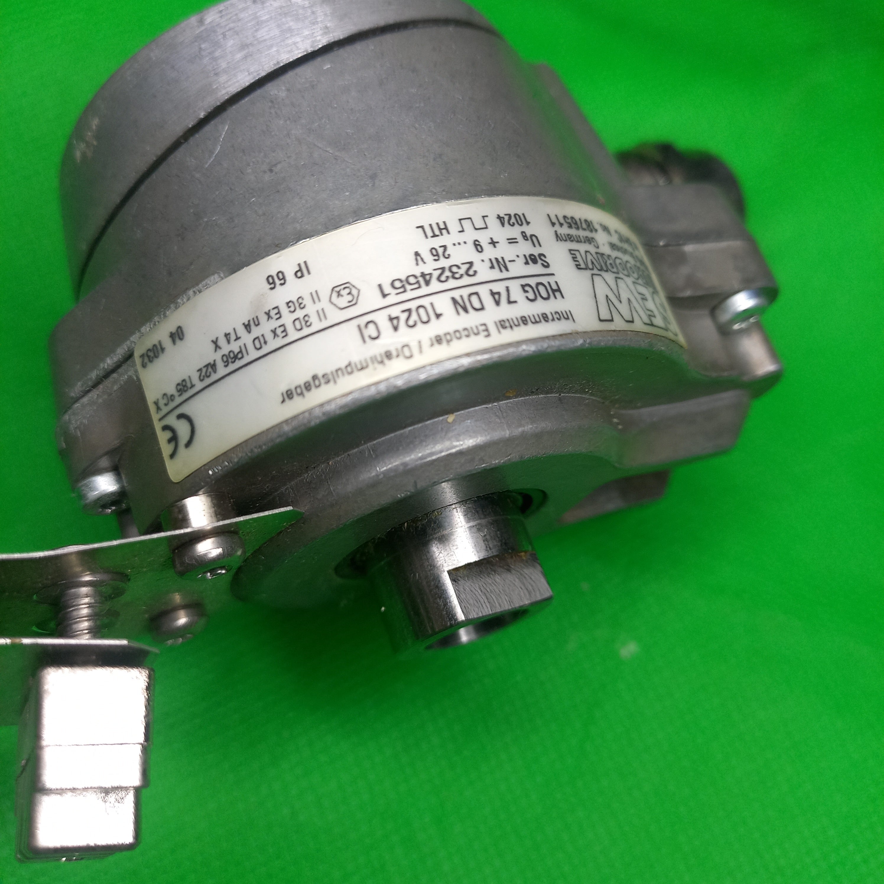 HOG Baumer encoder side view