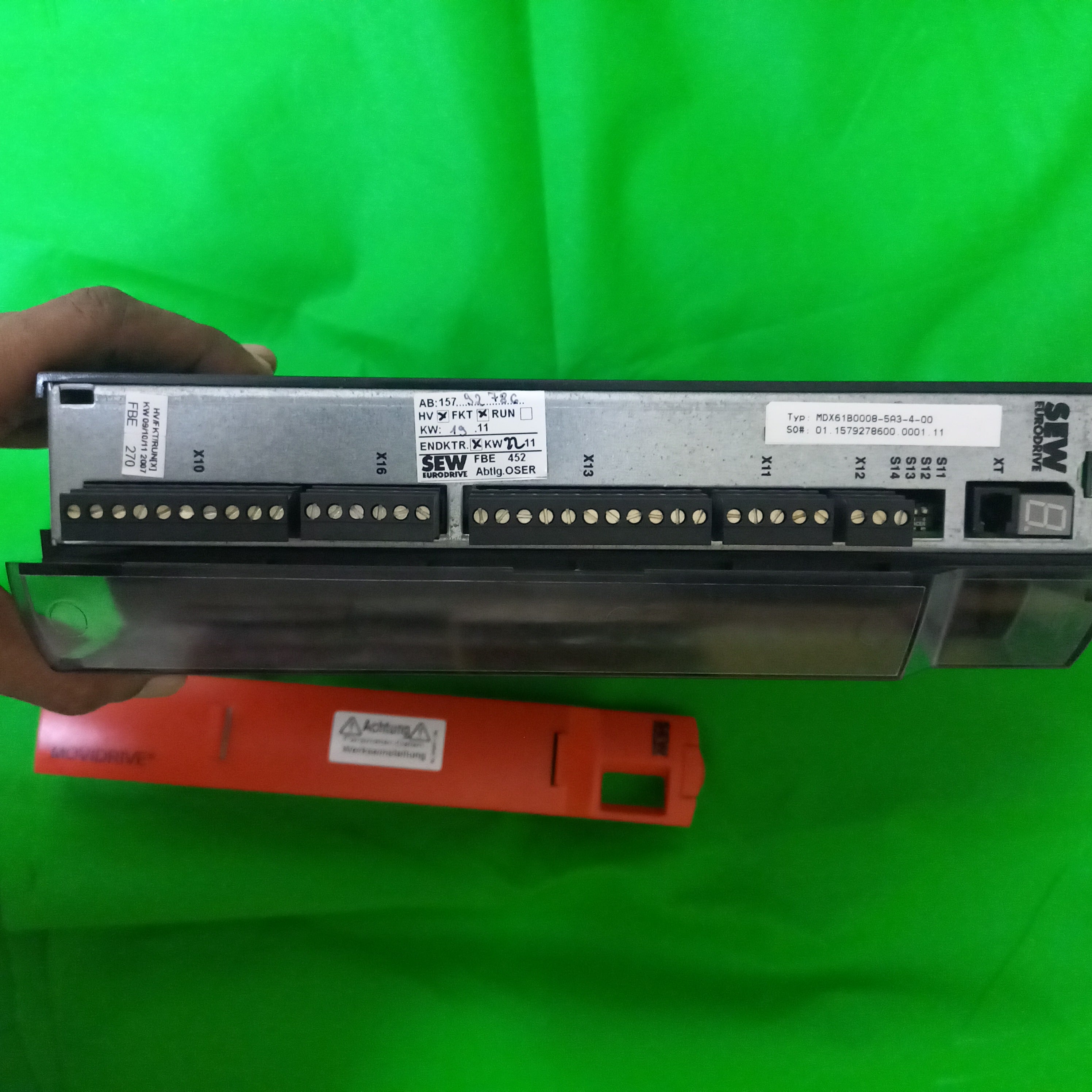 OPENED top cover of MDX60/61B0008-5A3-4-0_
Supply voltage VAC: 3 x 380 – 500