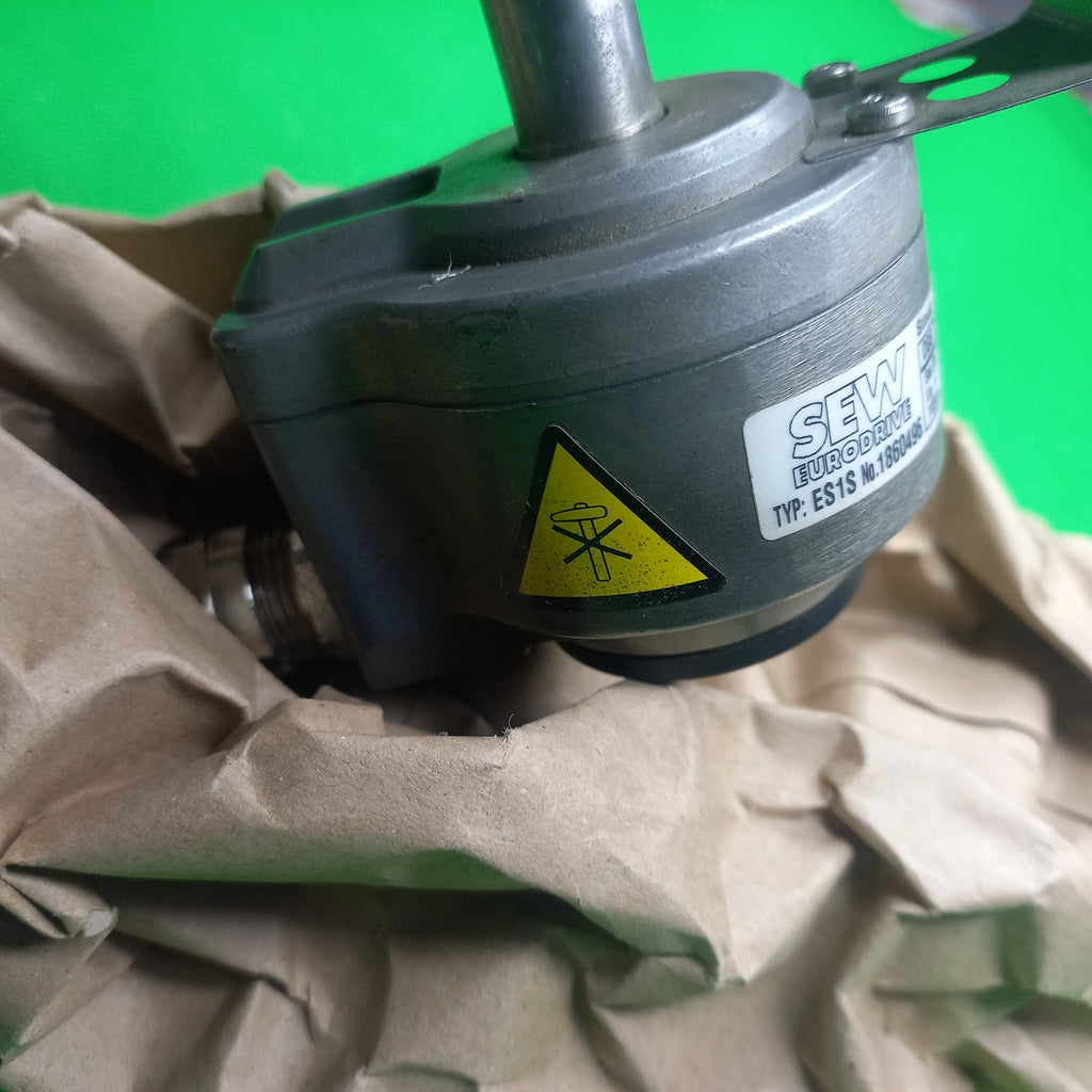SEW Eurodrive Typ: ES1S 1860496 
Sinus- Tacho /SinUb: = 9 ...26V ; 1024~1Vss