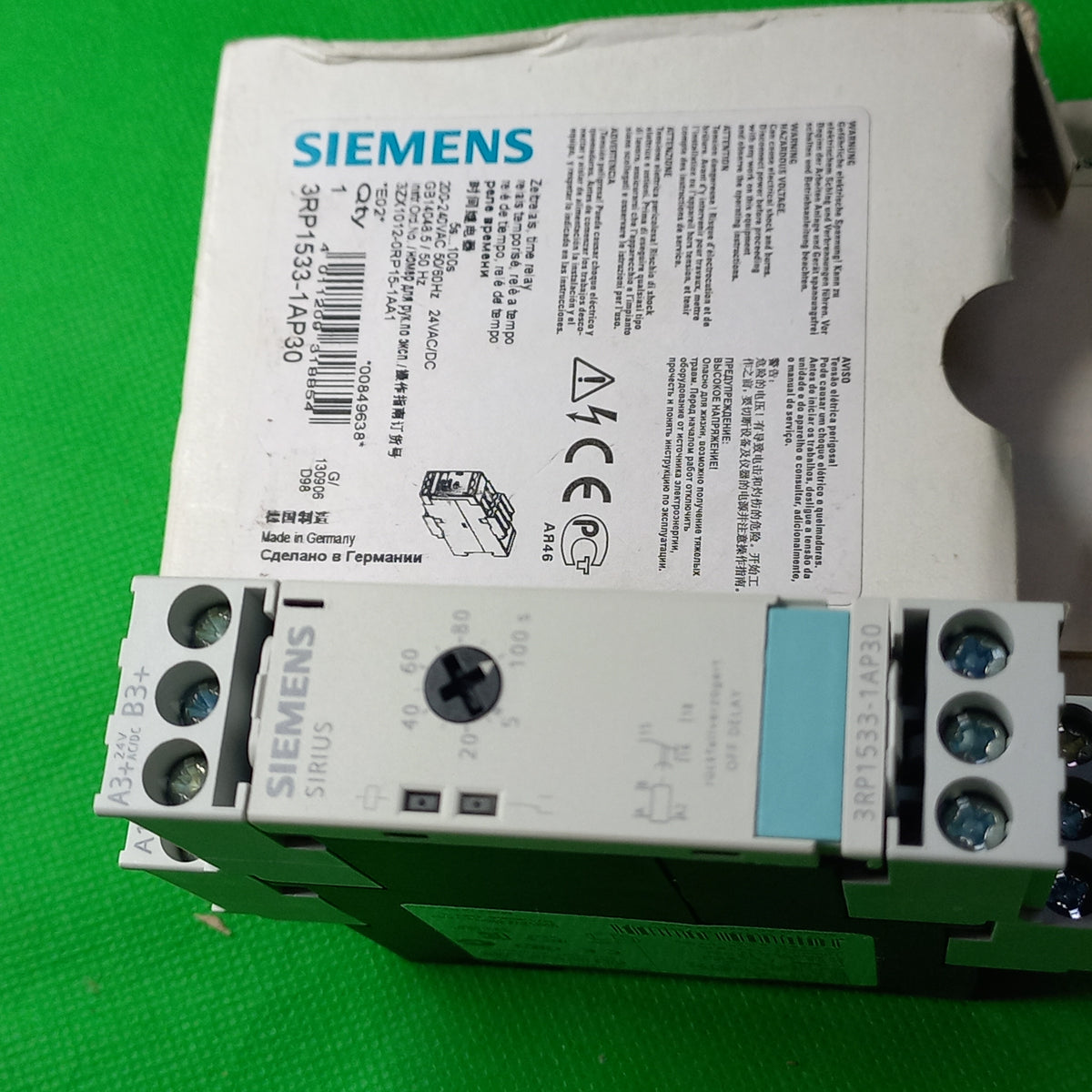 SIEMENS 3RP15331AP30 TIME RELAY, OFF-DELAY  3RP15331AP30 Front face photo 