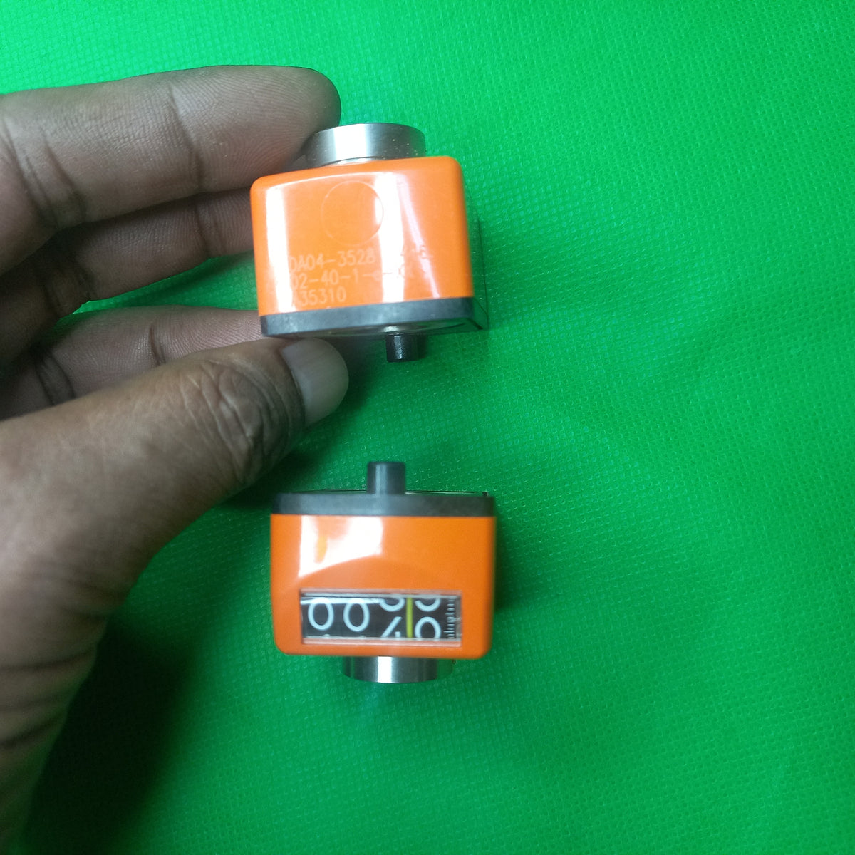 Top and bottom view with marking on the body SIKO Digital Position Indicator DAO4 ; DA 04-02-40-1-e-14 | DA0402401exx
