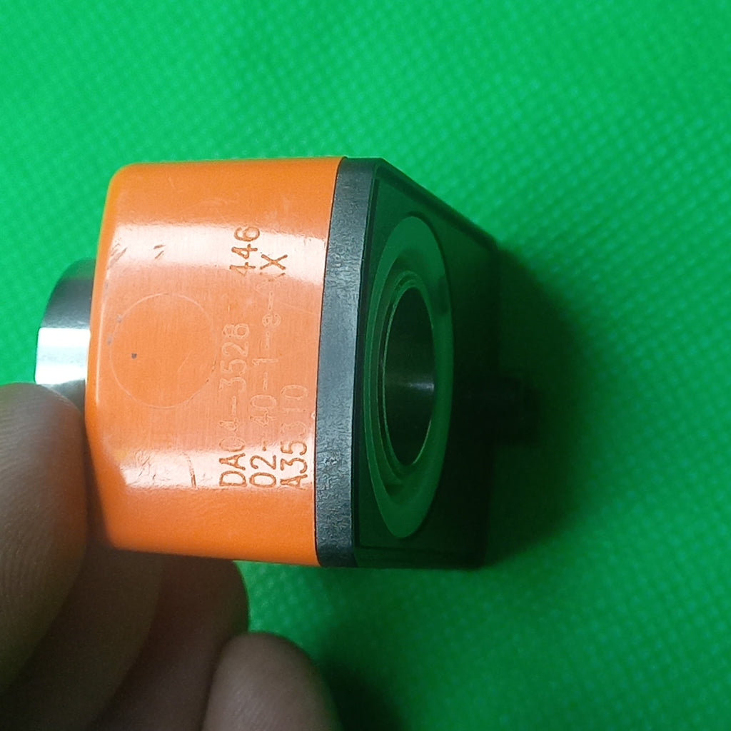 Bottom view with specificaiton sticker SIKO Digital Position Indicator DAO4 ; DA04-02-40-1-e-14 | DA0402401exx