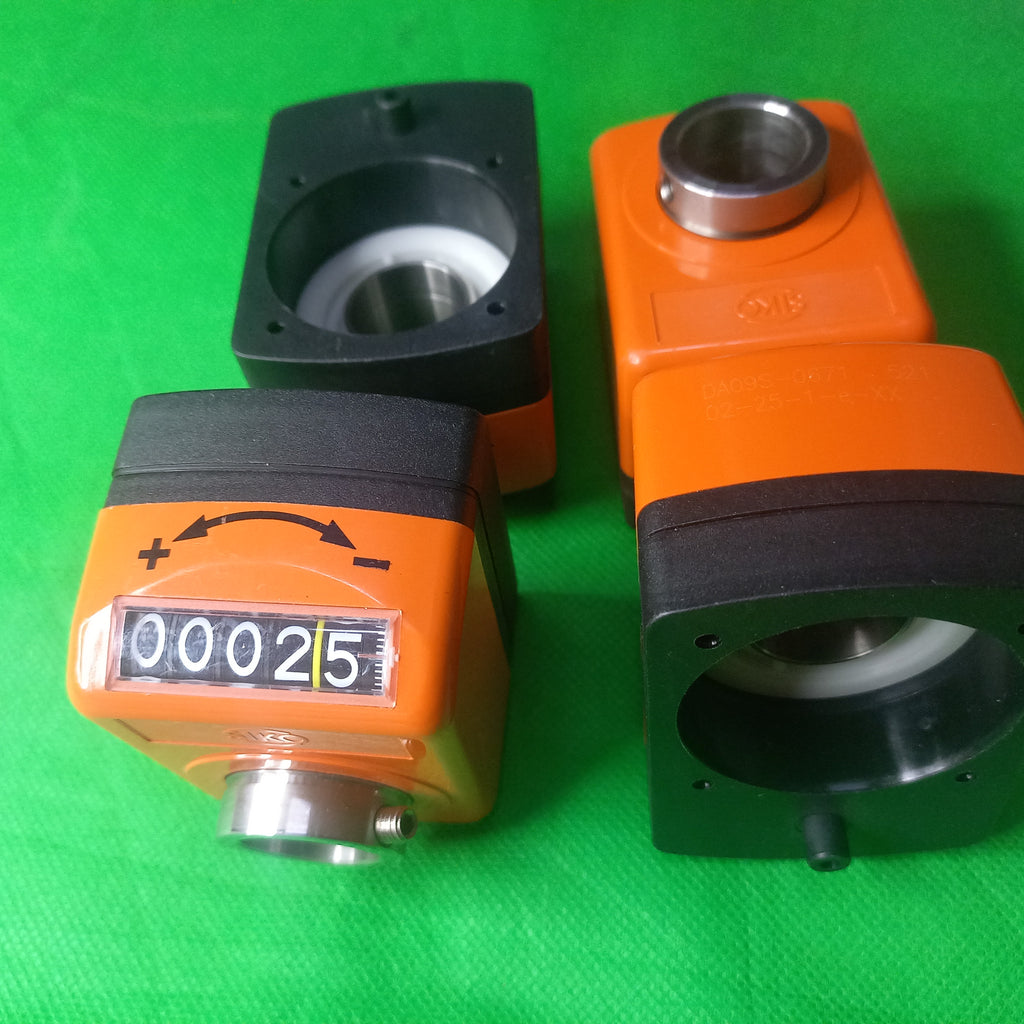 top bottom right side, left side views of SIKO Digital position indicator in one frame 
DA09S-02-25-1-e-20_CCW,MountPos=2, Incr/rev=25mm, in Counter Clockwise Direction, Decimal point =1, 20mmHollow