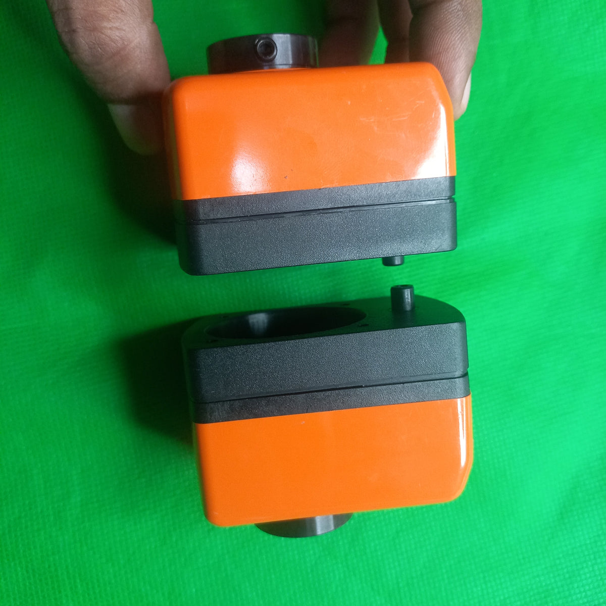 right side and left side views in single shot, frame, SIKO Digital position indicator DA09S , SIKO_DA09S-02-40-1-e-20_Mount_pos._2_incrementrev_40_CCW_20mm_Hollow
