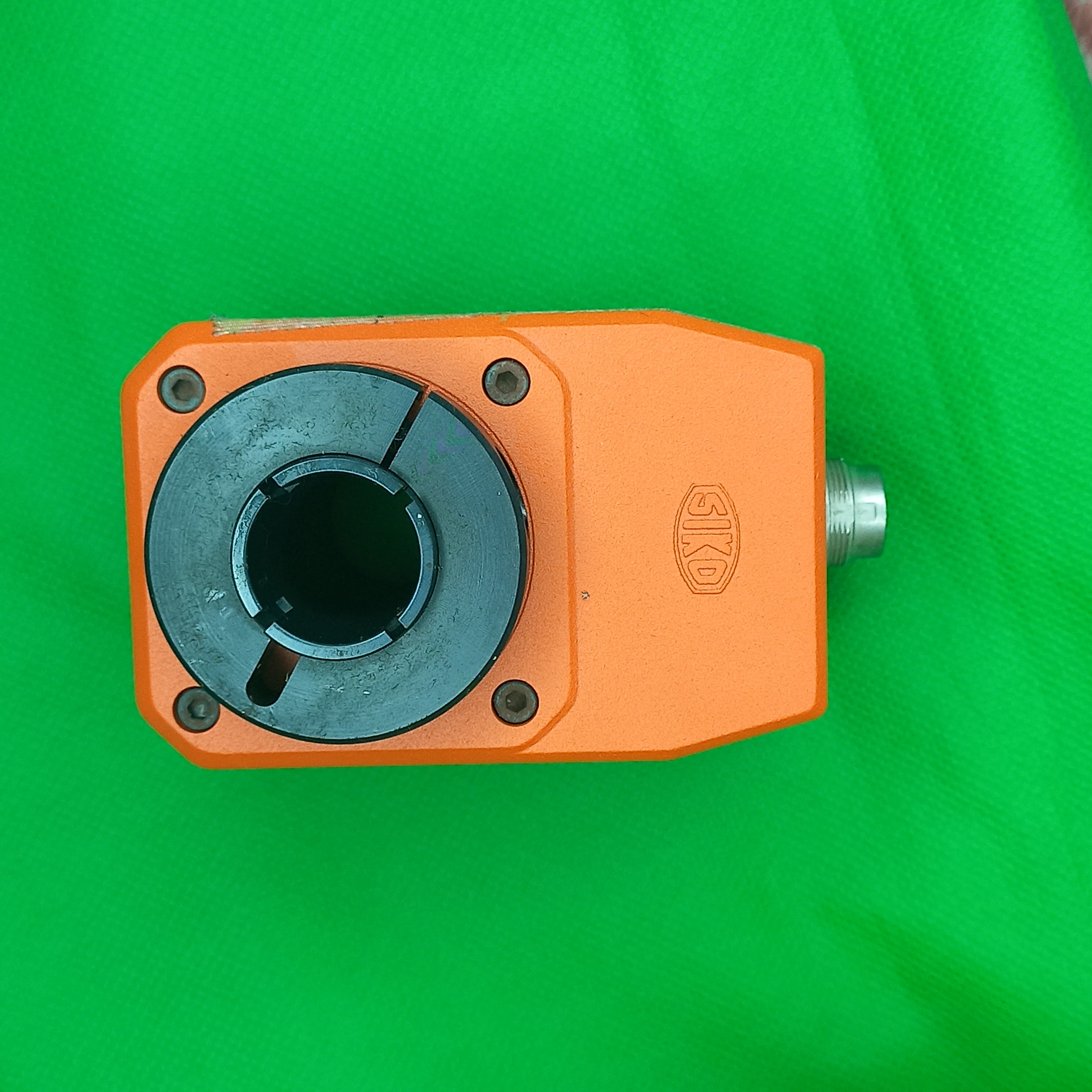 Frong hole through shaft 20 mm on siko IG07 encoder