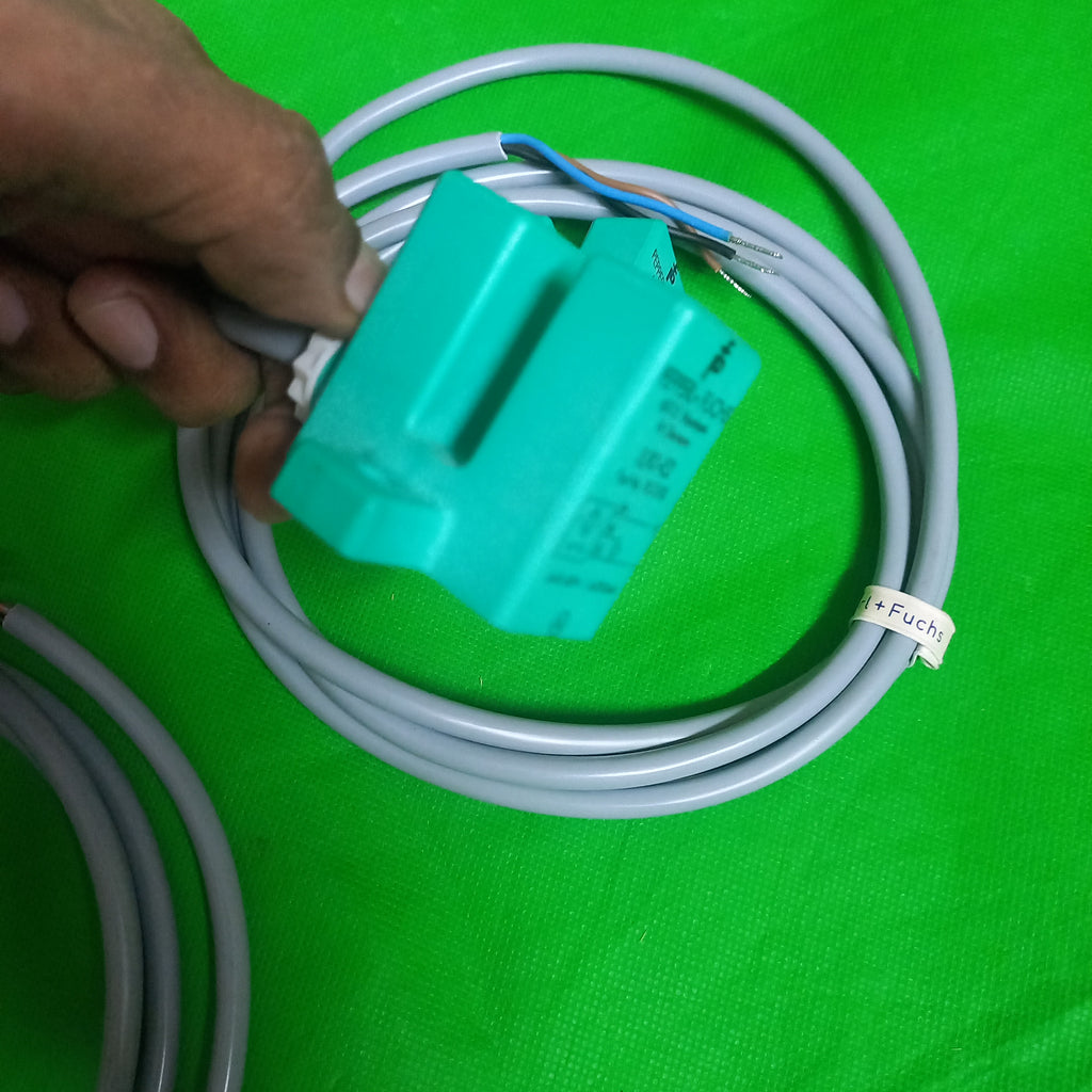 Side view of slot entry on Inductive Slot sensor 10mm width 3 wire PNP NO Pepperl Fuchs  SJ10-E2