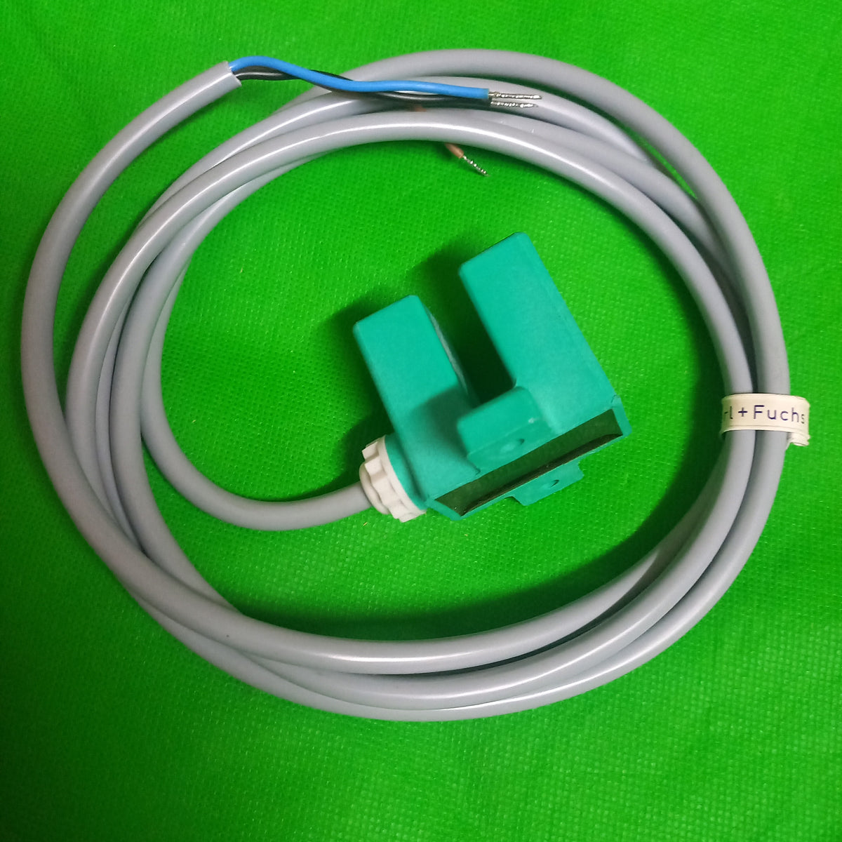 Complete photo with Cable Inductive Slot sensor 10mm width 3 wire PNP NO Pepperl Fuchs  SJ10-E2