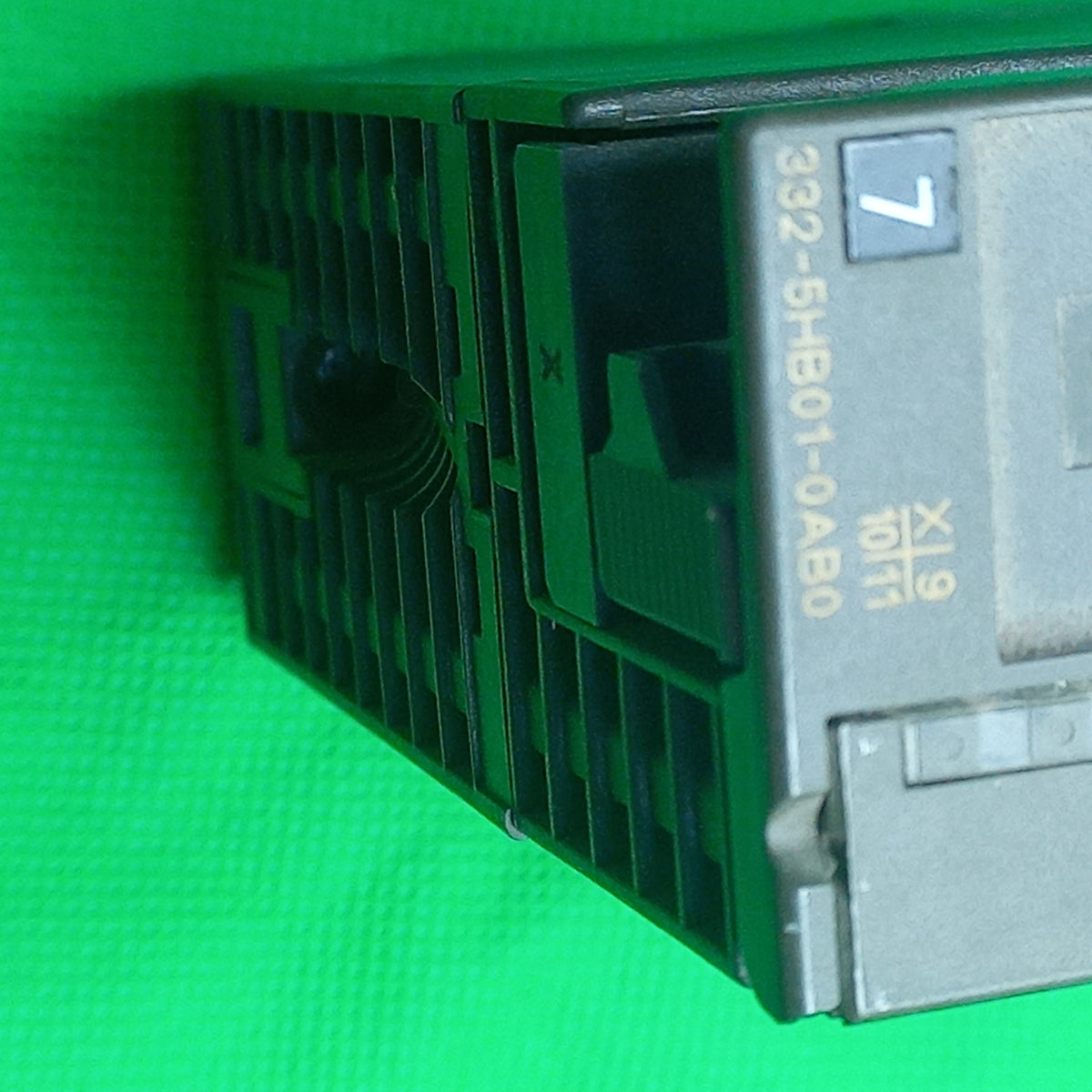 SIMATIC S7-300, analog output SM 332, isolated, 2 AO, U/I; resolution 11/12 bits, 20-pole, removing/inserting with active backplane bus possible