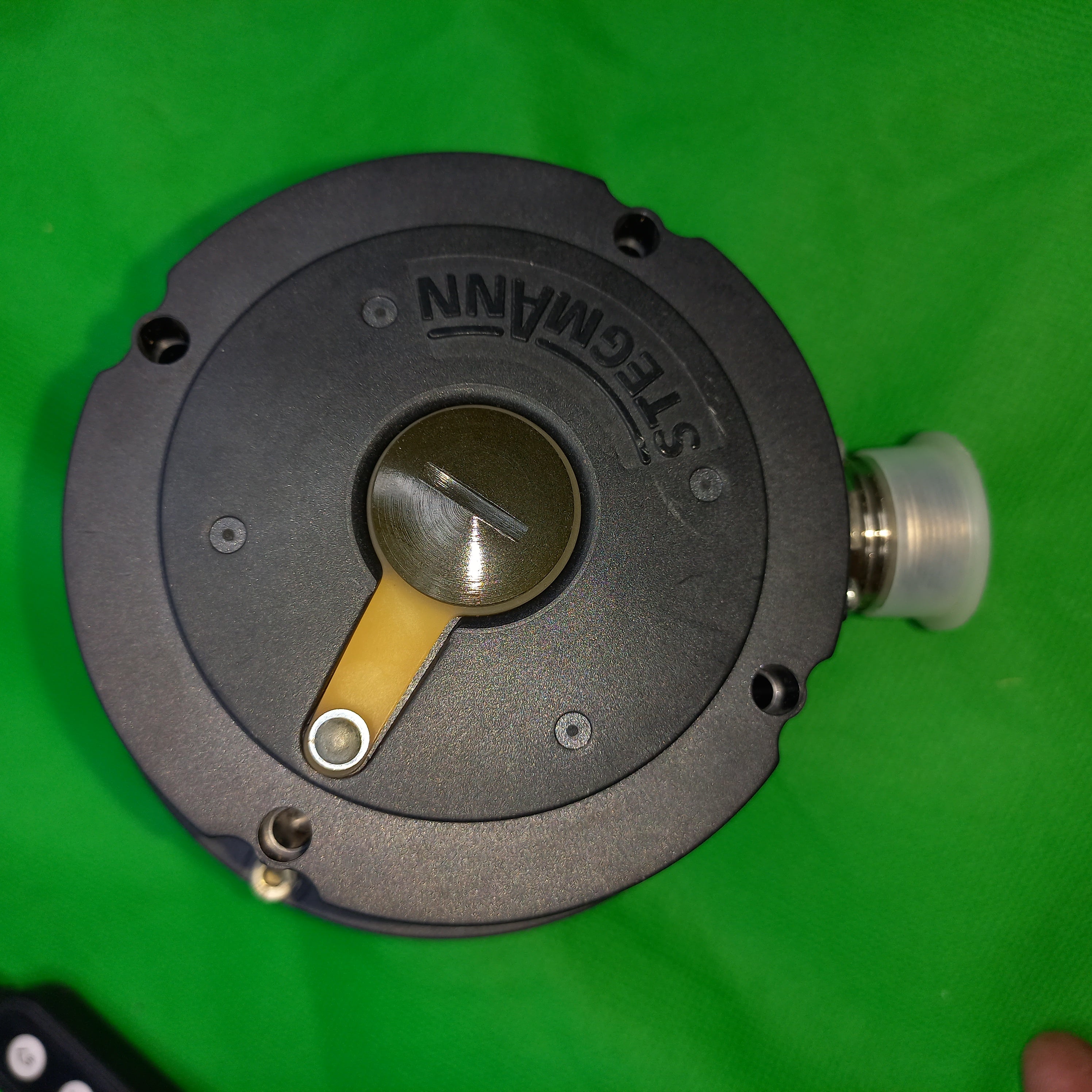 Rear side Clamping screw seal view of  SinCos SCM 70 KWAF 