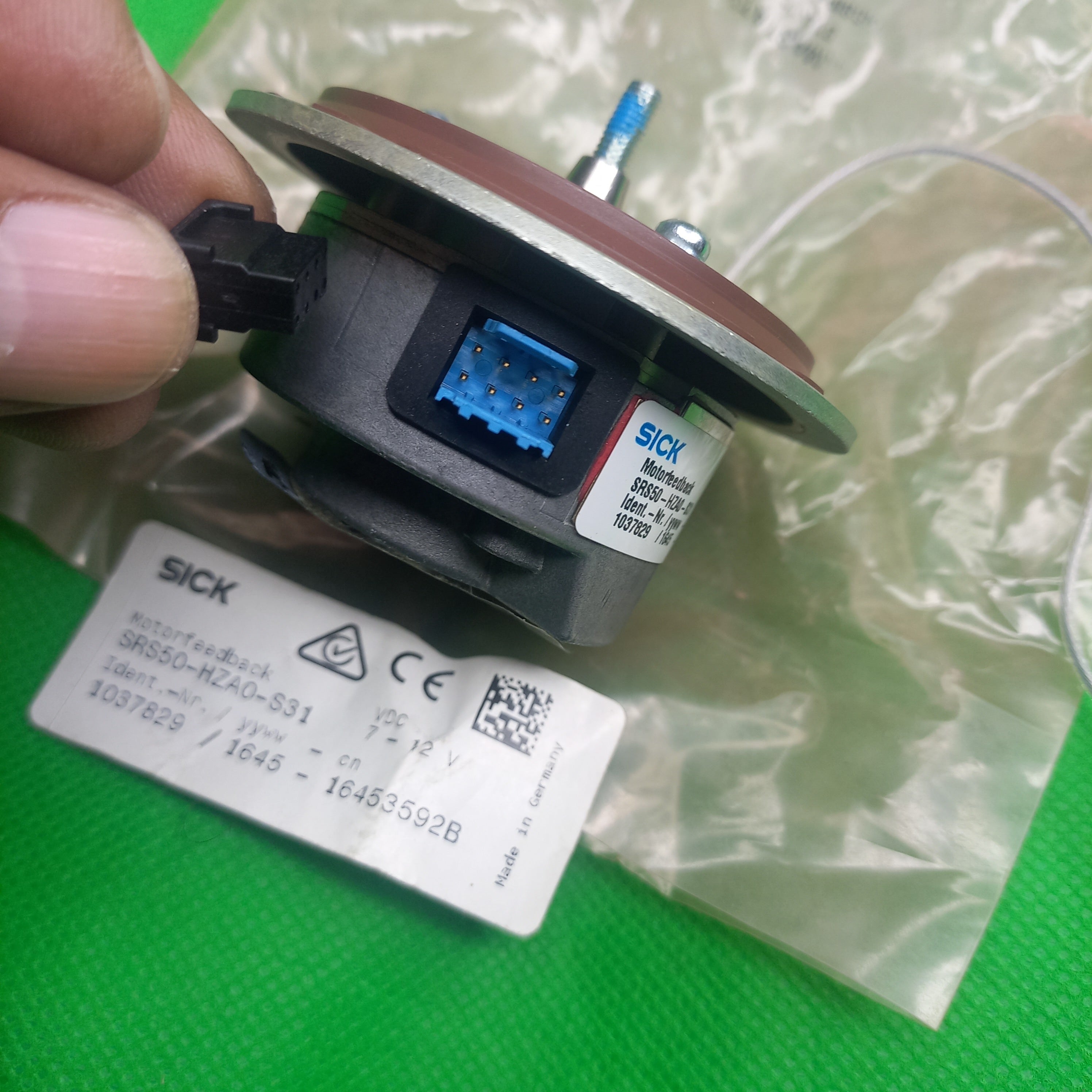 8 PIn hiperface connector on Sick SRS Encoder single turn 