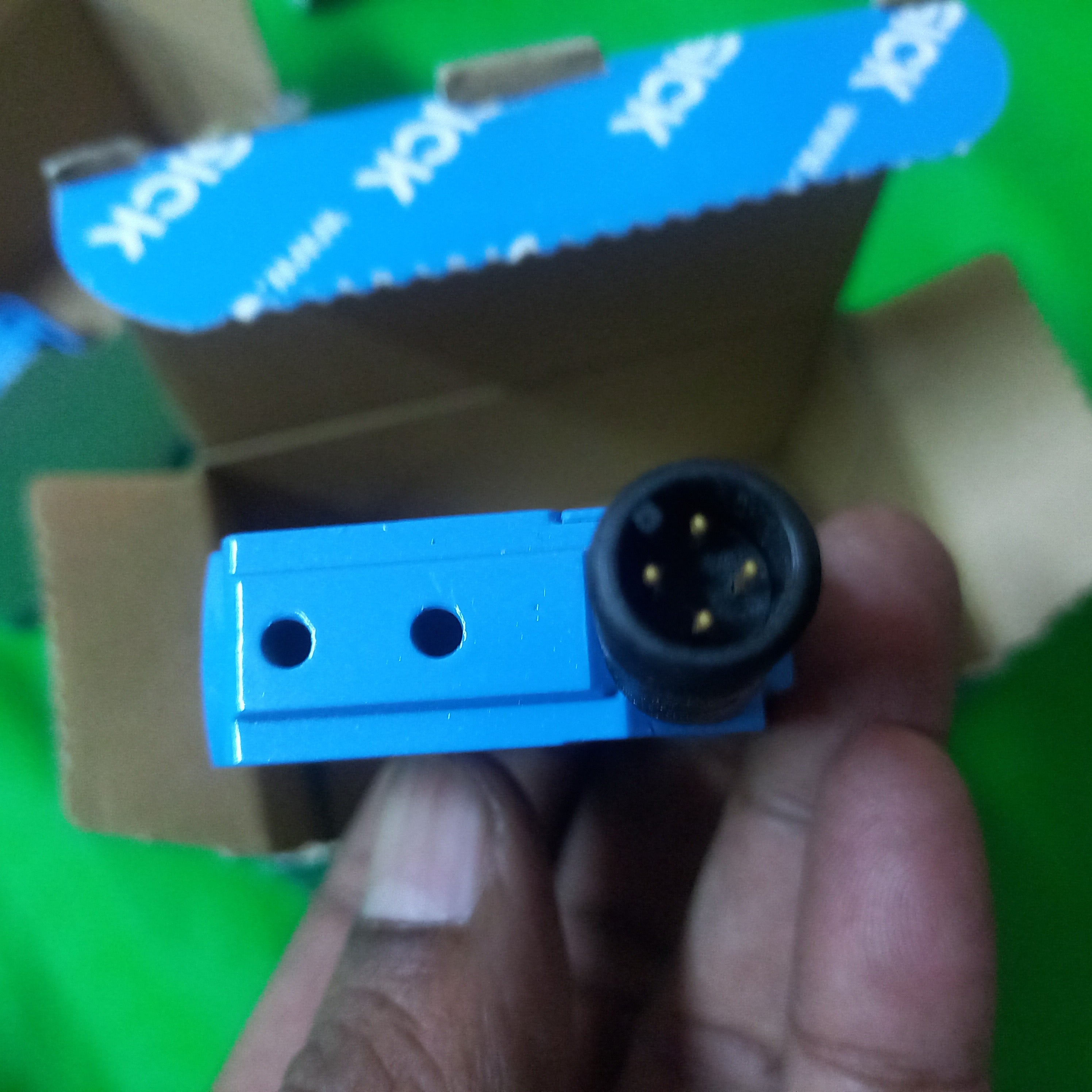 Cpmmector M12 4 pin , WE12-3P2431, Through- beam Photoelectric Sensor, Part number 2041881