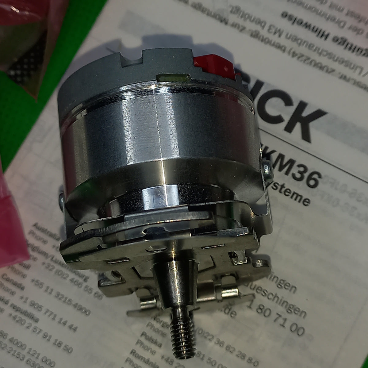 EKM_36-0KF0A018A_ full isometric view shows taper shaft and thread
