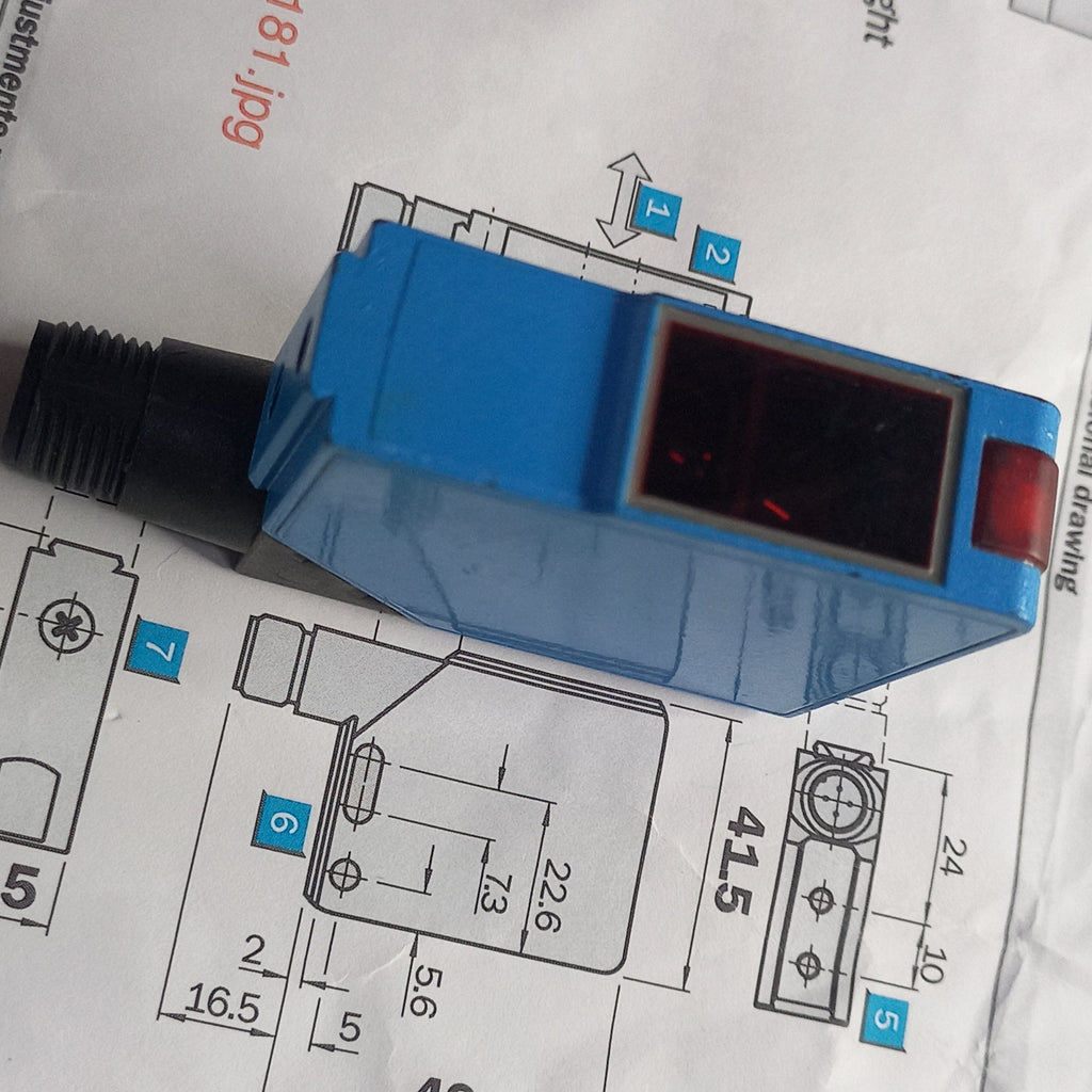 Active face of WT12-P4181, 1 010 810, Dc 10..30V, Photoelectric proximity sensor
Background suppression
20 mm ... 250 mm 
Switching output PNP
Switching mode Light/dark switching