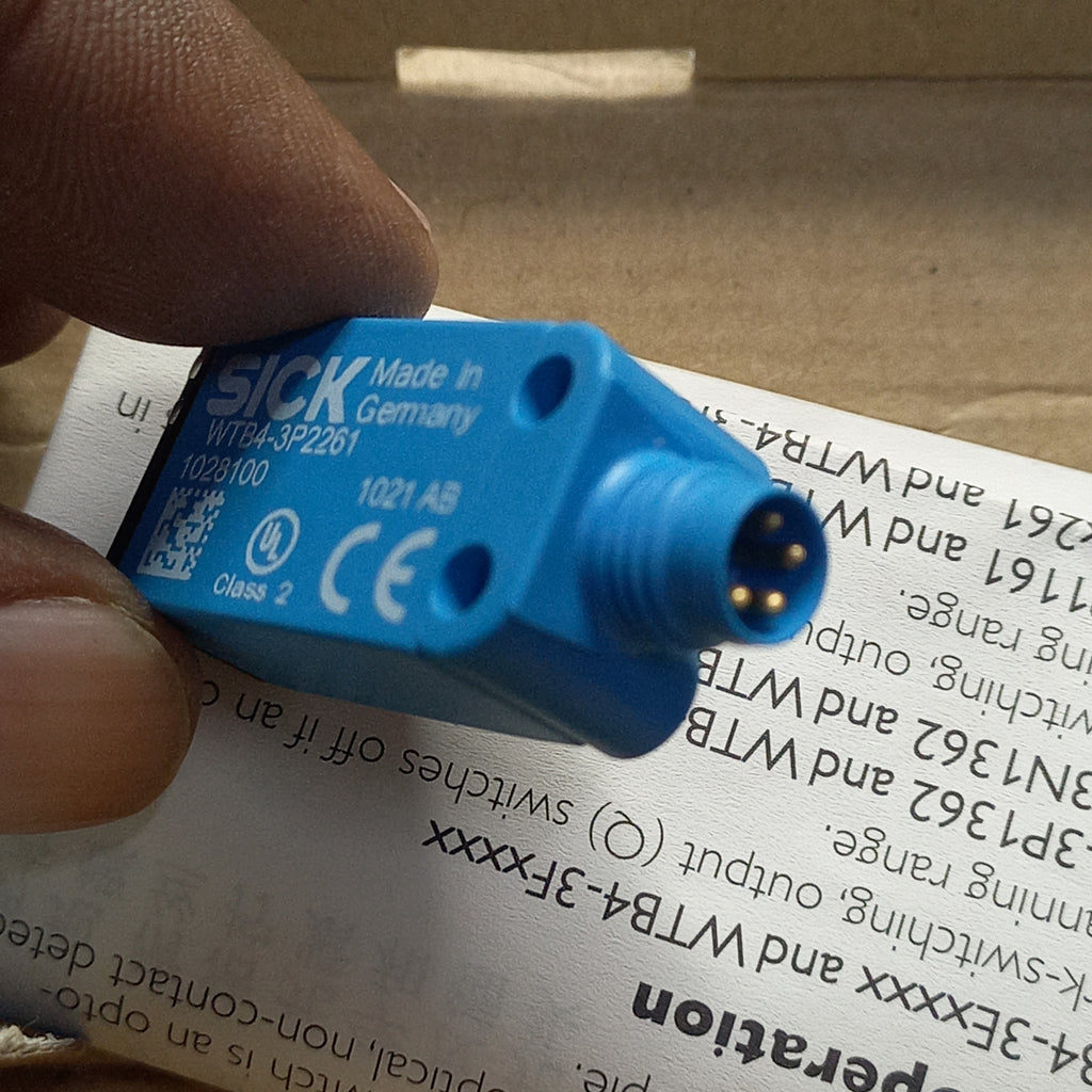 M8 4 pin connector ; WTB4-3P2261 1028100
Type PNP