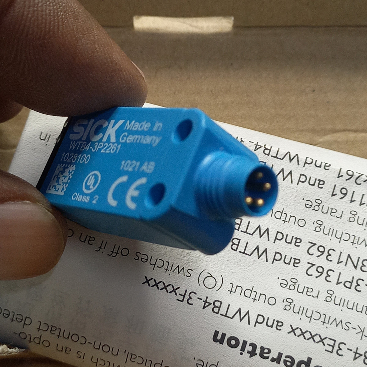 M8 4 pin connector ; WTB4-3P2261 1028100
Type PNP