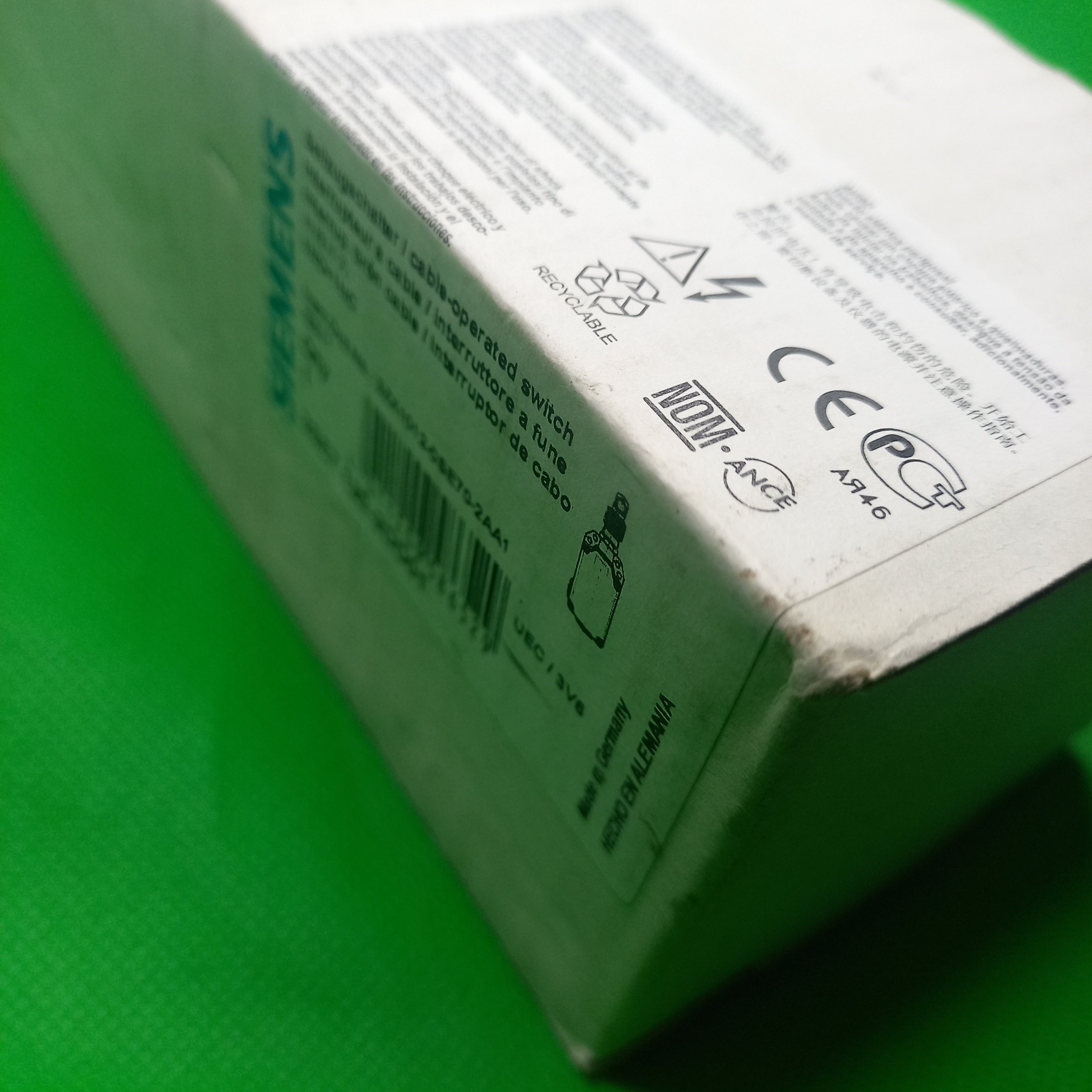 Safety instructions on the box of  Cable operated limit switch  SIemens in New box 3SE7120_2DD01 factory sealed box 