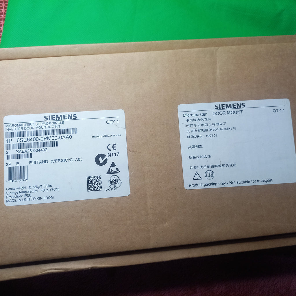 Siemens 6SE6400-0PM00-0AA0 (EAN: 4019169447263) 
 MICROMASTER 4 BOP/AOP door mounting kit for single converter Sticker on outside the Box