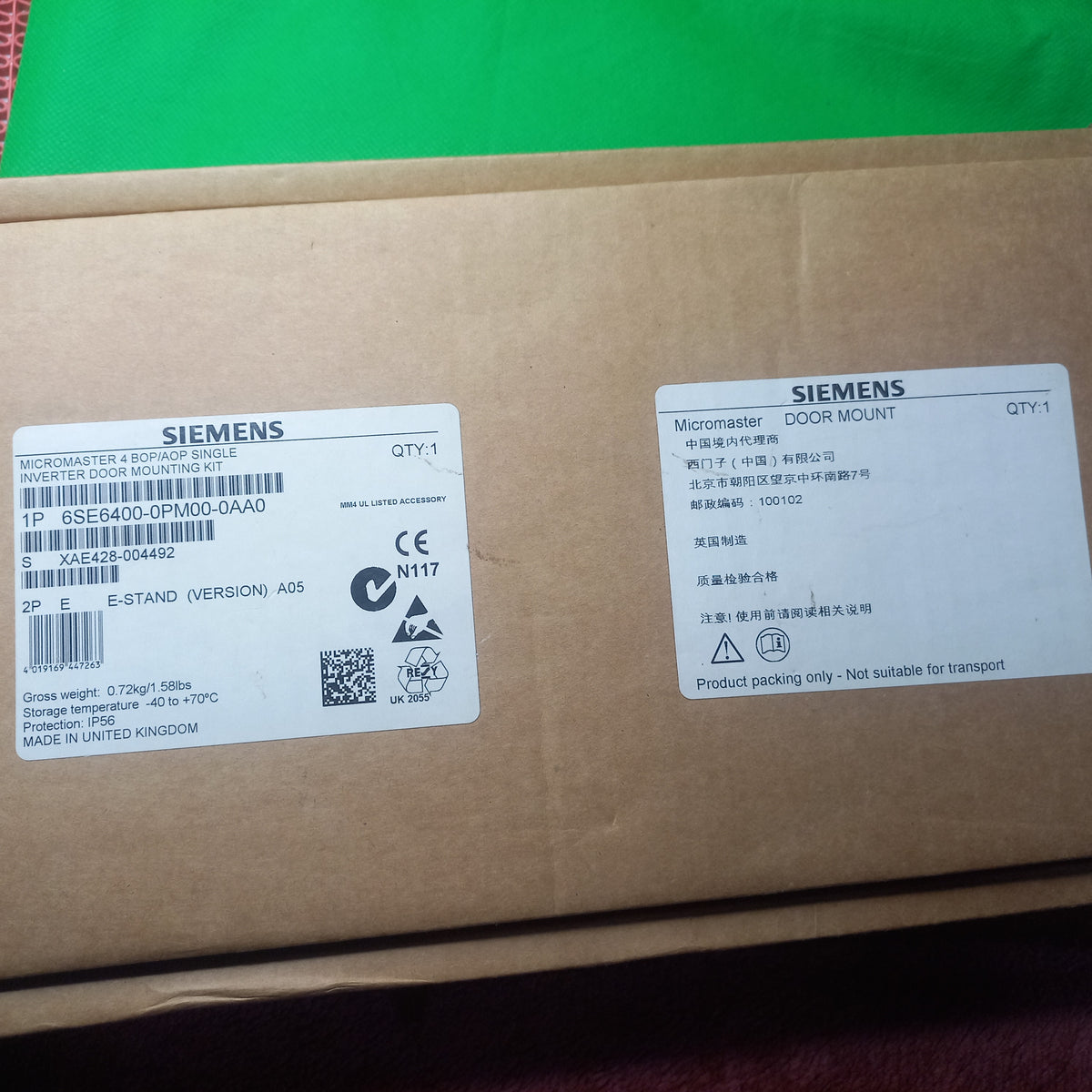 Siemens 6SE6400-0PM00-0AA0 (EAN: 4019169447263) 
 MICROMASTER 4 BOP/AOP door mounting kit for single converter Sticker on outside the Box