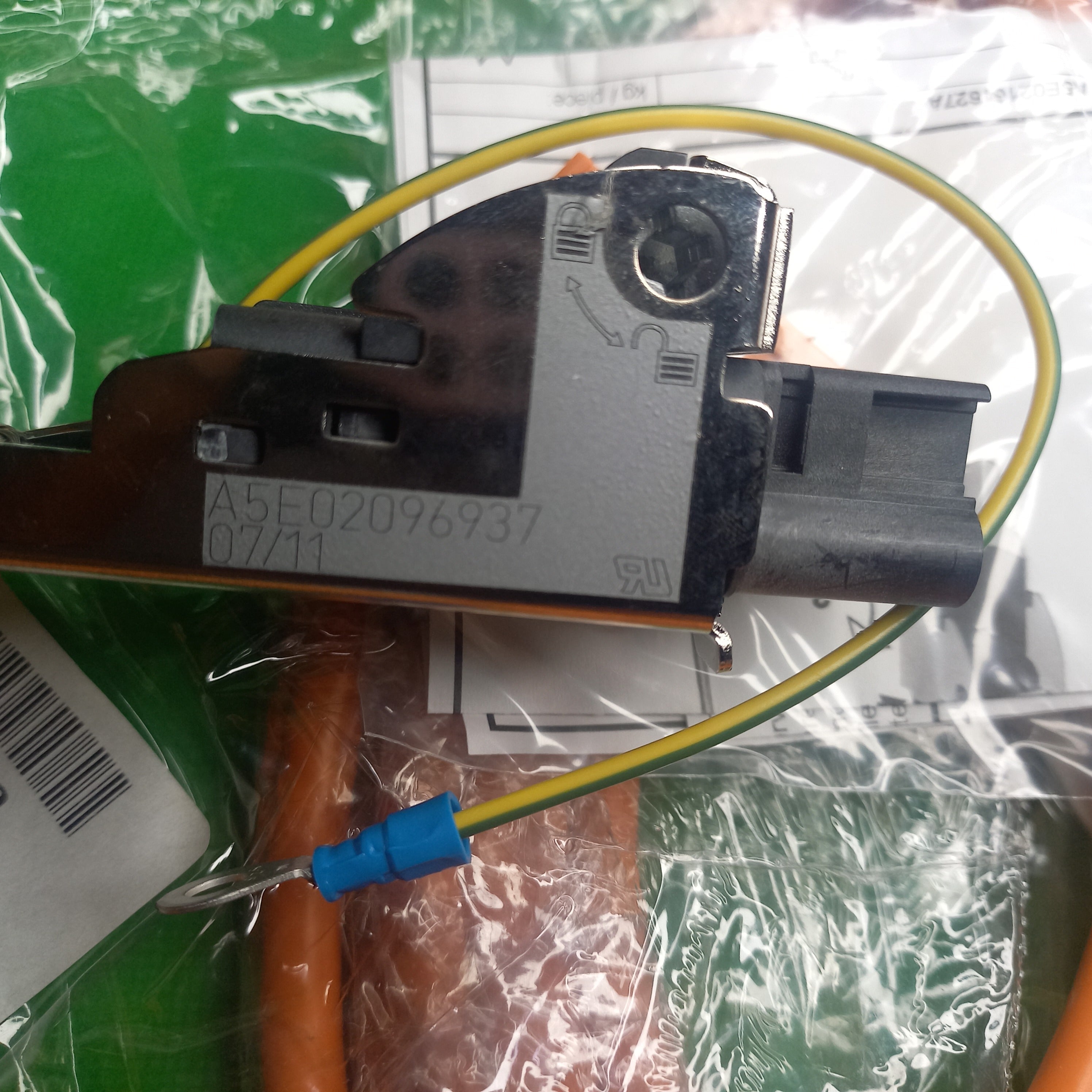Connector Connector A5E02096937 SINAMICS S120 Booksize MoMo on cable  Siemens 6FX50025CS021AF0 POWER CABLE,PREFAB,MC500,5M