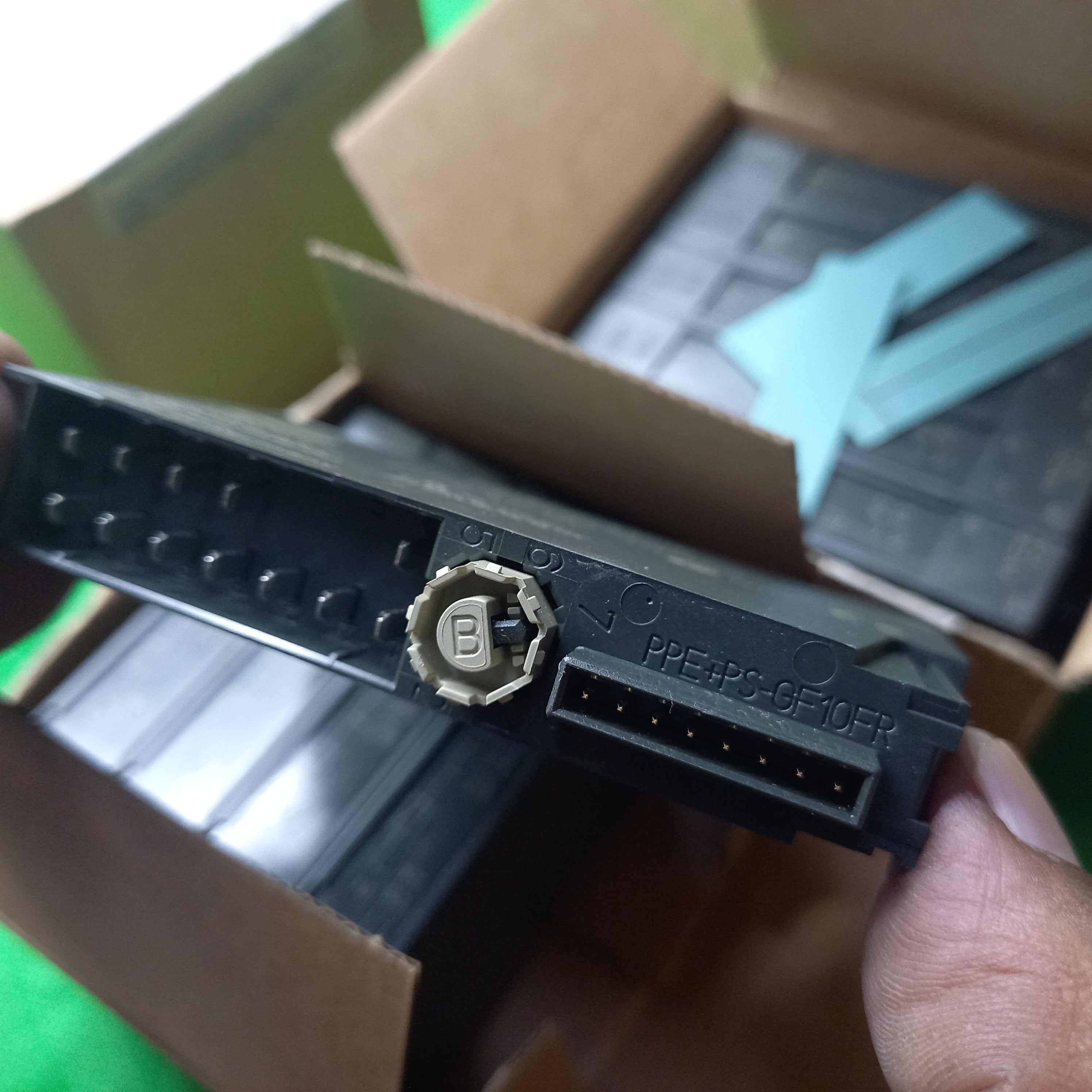 Rear Connector side with locking Simatic 6ES7131-4BD00-0AB0 | Digital Input | 4 DI HIGH FEATURE 24V DC  FOR ET 200S
