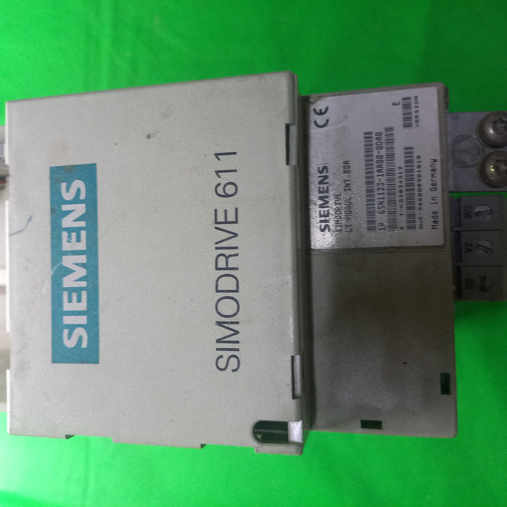 Specification sticker on 6SN1123-1AA00-0DA0
PO.MOD.INT.80A 6SN1123-1AA00-0DA0 VERS:E