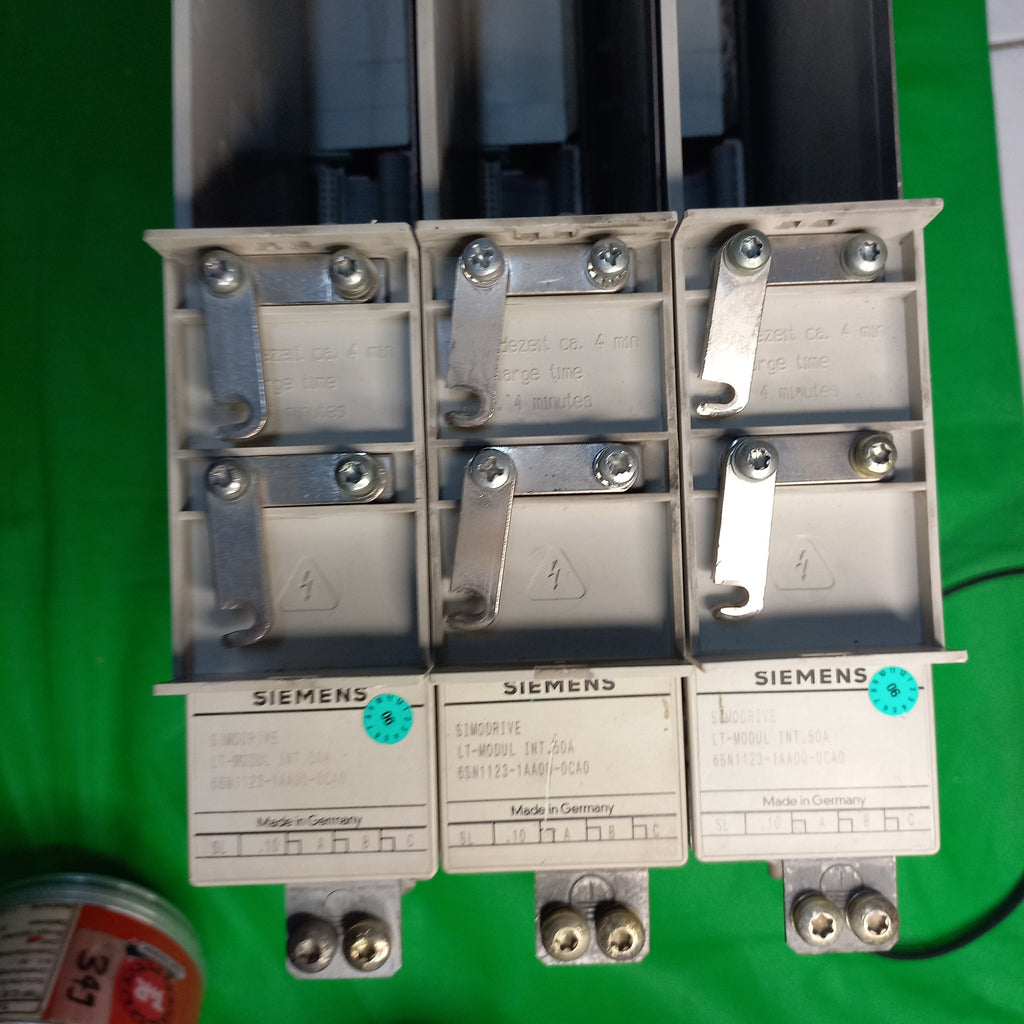 SIEMENS sIMODRIVE 611 BOTTOM VIEW AND THE BUS BAR VIEW 6SN1123-1AA00-0CA0 | SIMODRIVE 611 power module, 1-axis, 50 A 