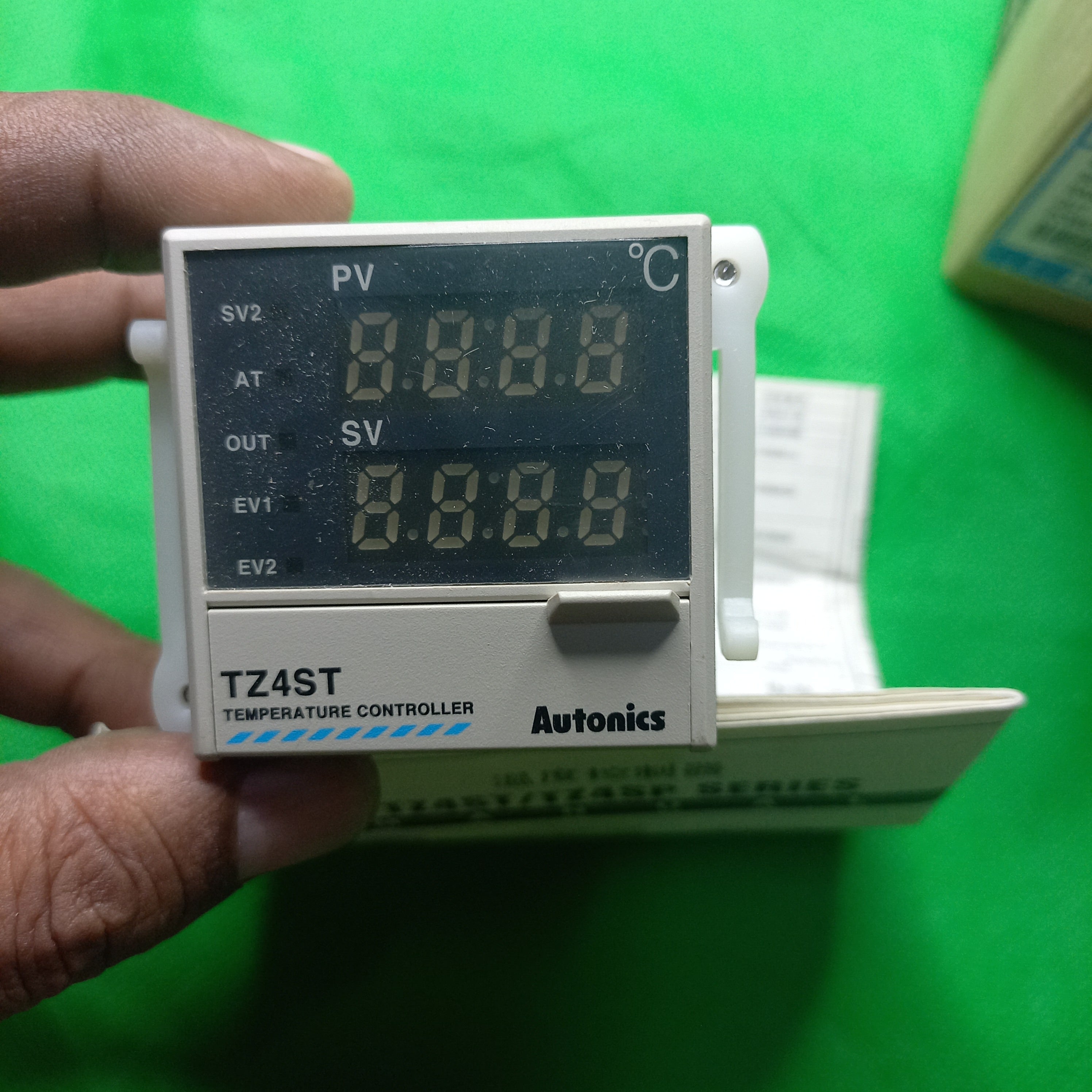T24ST-24C front display