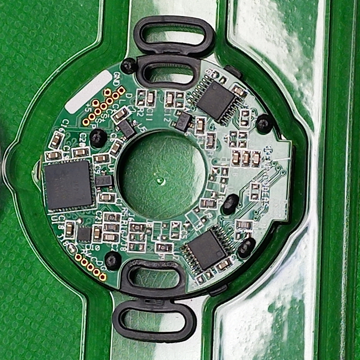 
M15H-2500-8-1-8 This is a 2500 line, 4 pole commutation encoder with index pulse, line driver, 15 pin connector and encoder cap (no cable)