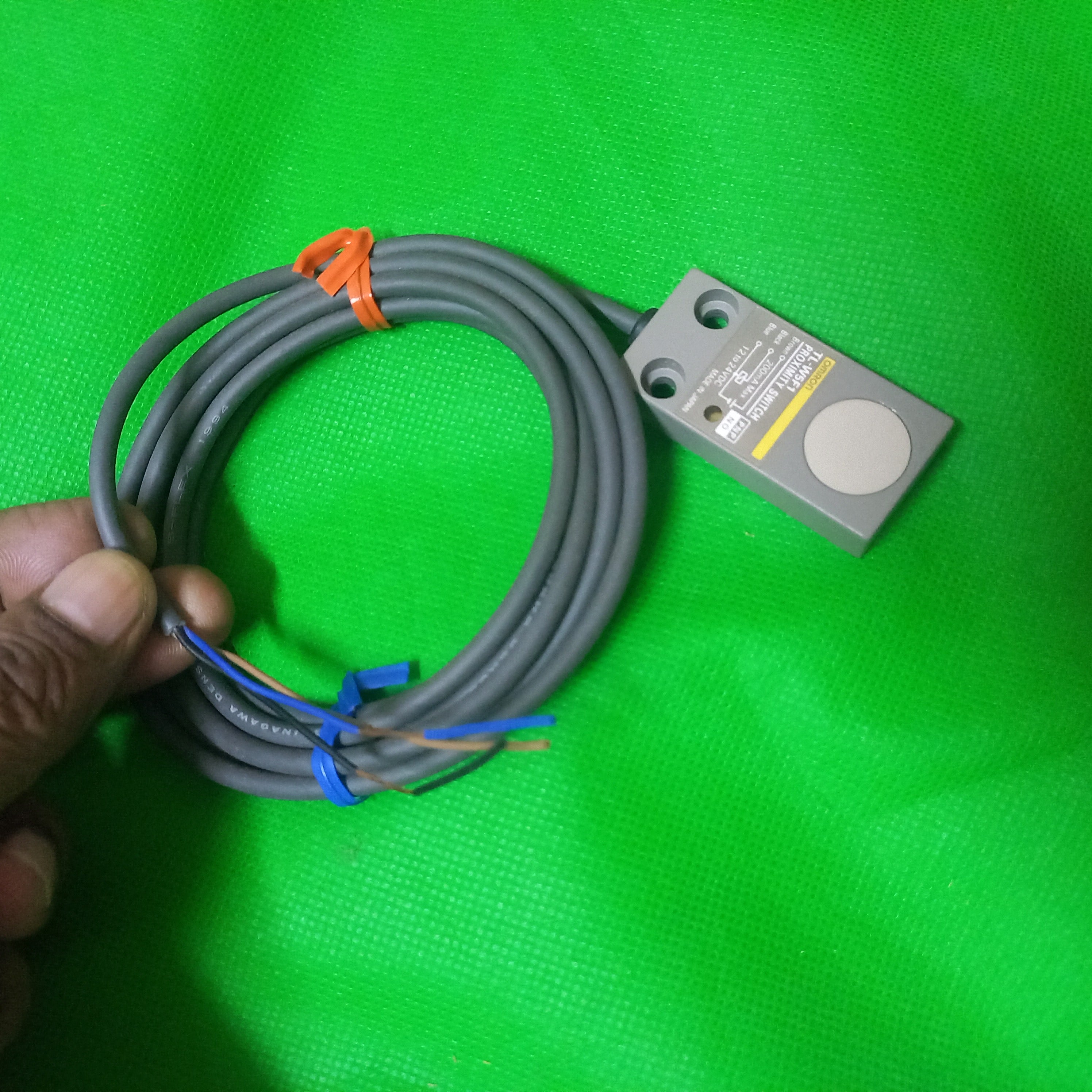 TL-W5F1, Proximity Switch, PNP, NO, 12-24Vdc, made in Japan. output wires here