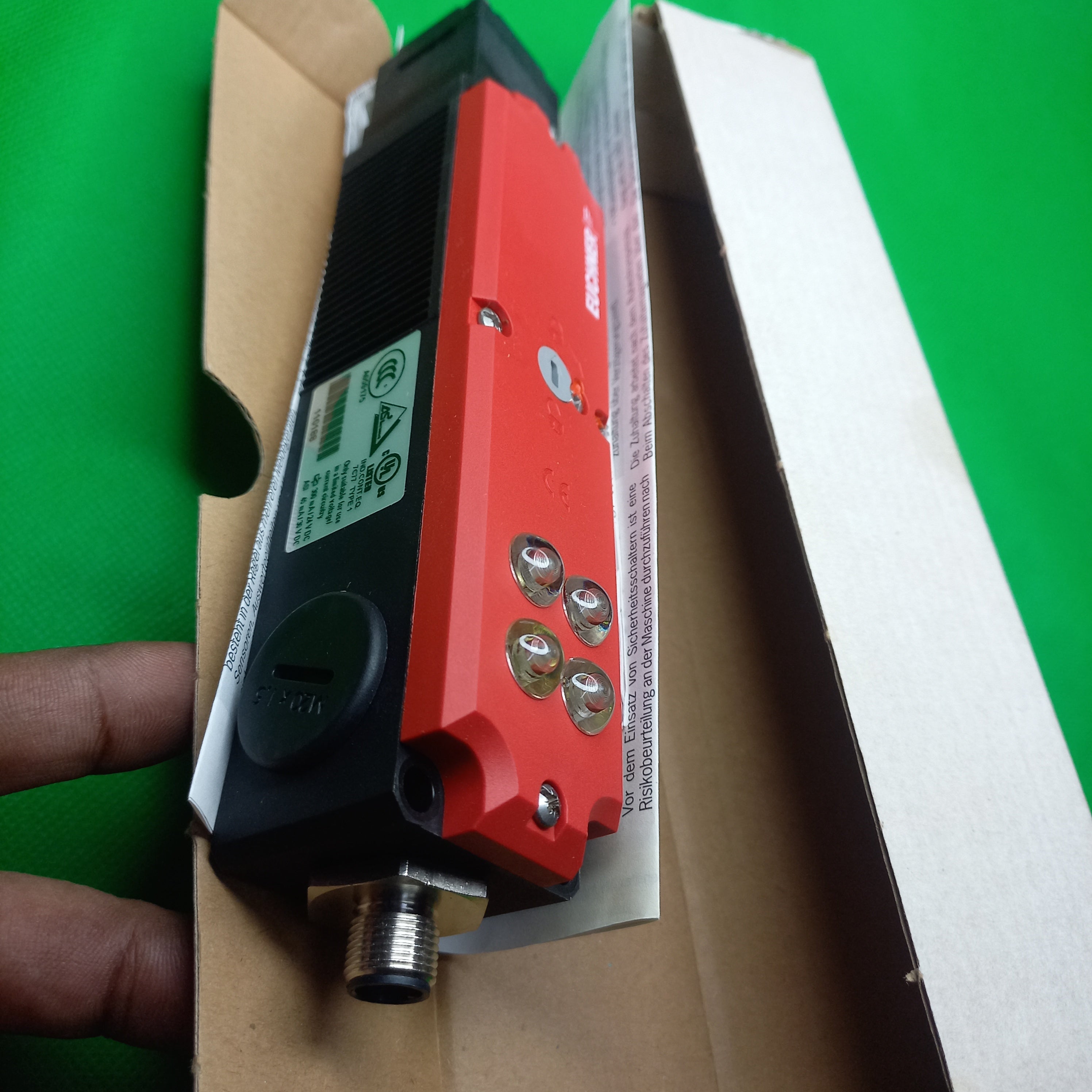 Full view of safety switch plastic body Tp 3 type TP3-4141A024SEM4AS1 (Order no. Euchner 88256)