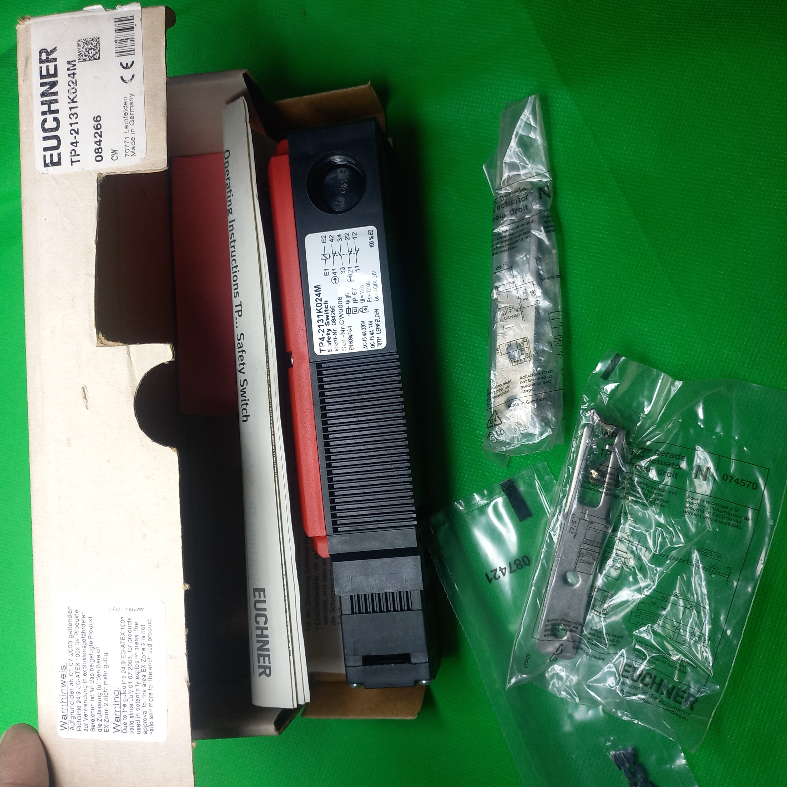 stciker side up for TP4-2131K024M order number 084266 in the original factory box along with accessories