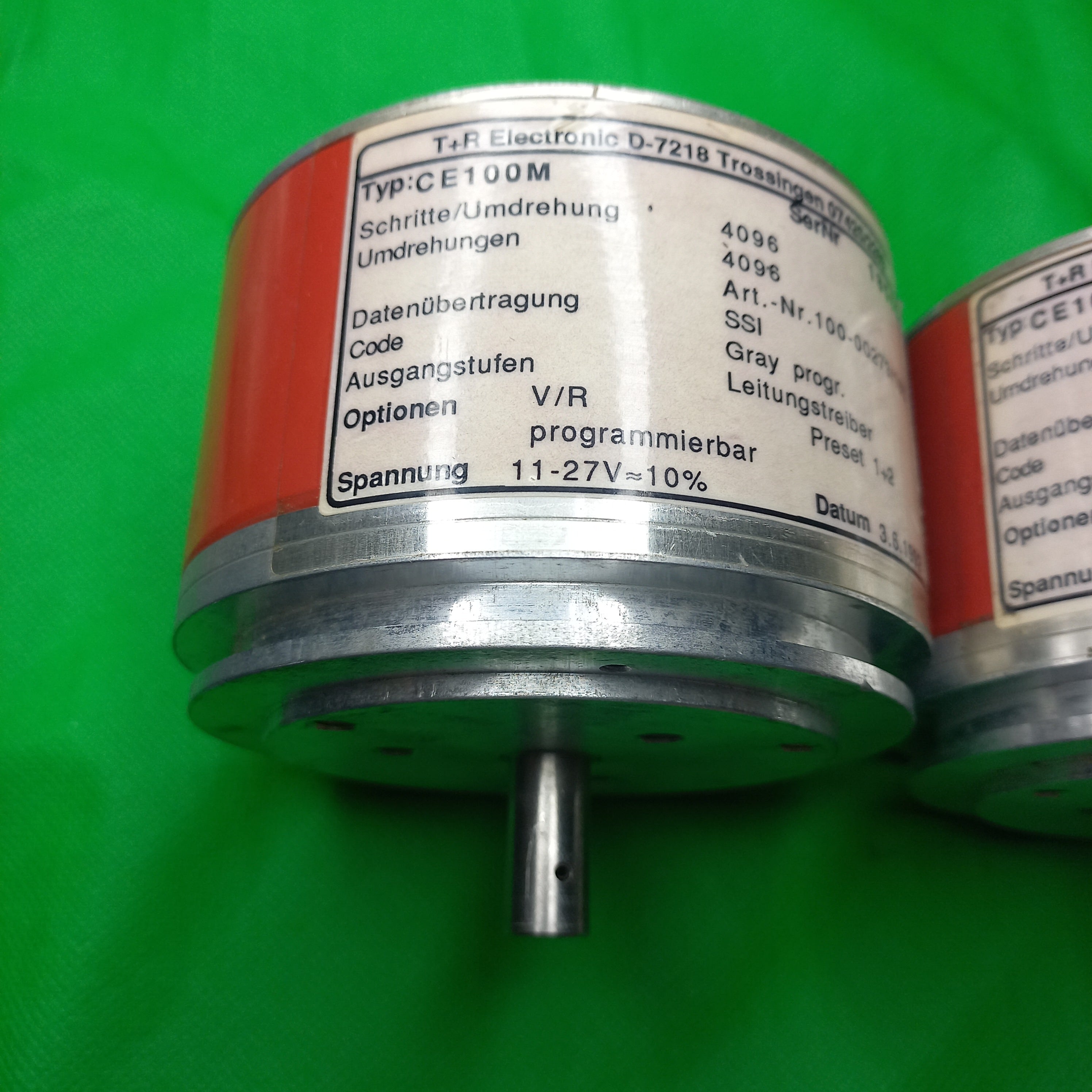 T+R Electronic CE-100-M ; CE-1OO-M ; CE 100M CE 1OOM CE100M CE1OOM 4096 Umdrehungen Drehgeber Encoder
Art. Nr. 100-00273/185 
SSI / Gray programmable Option: VR preset 1+2 ; 11-27Volts
Absolute rotary programmable multi turn 
100 mm dia. encoder
24 bit (4096 steps x 4096 rev) resolution