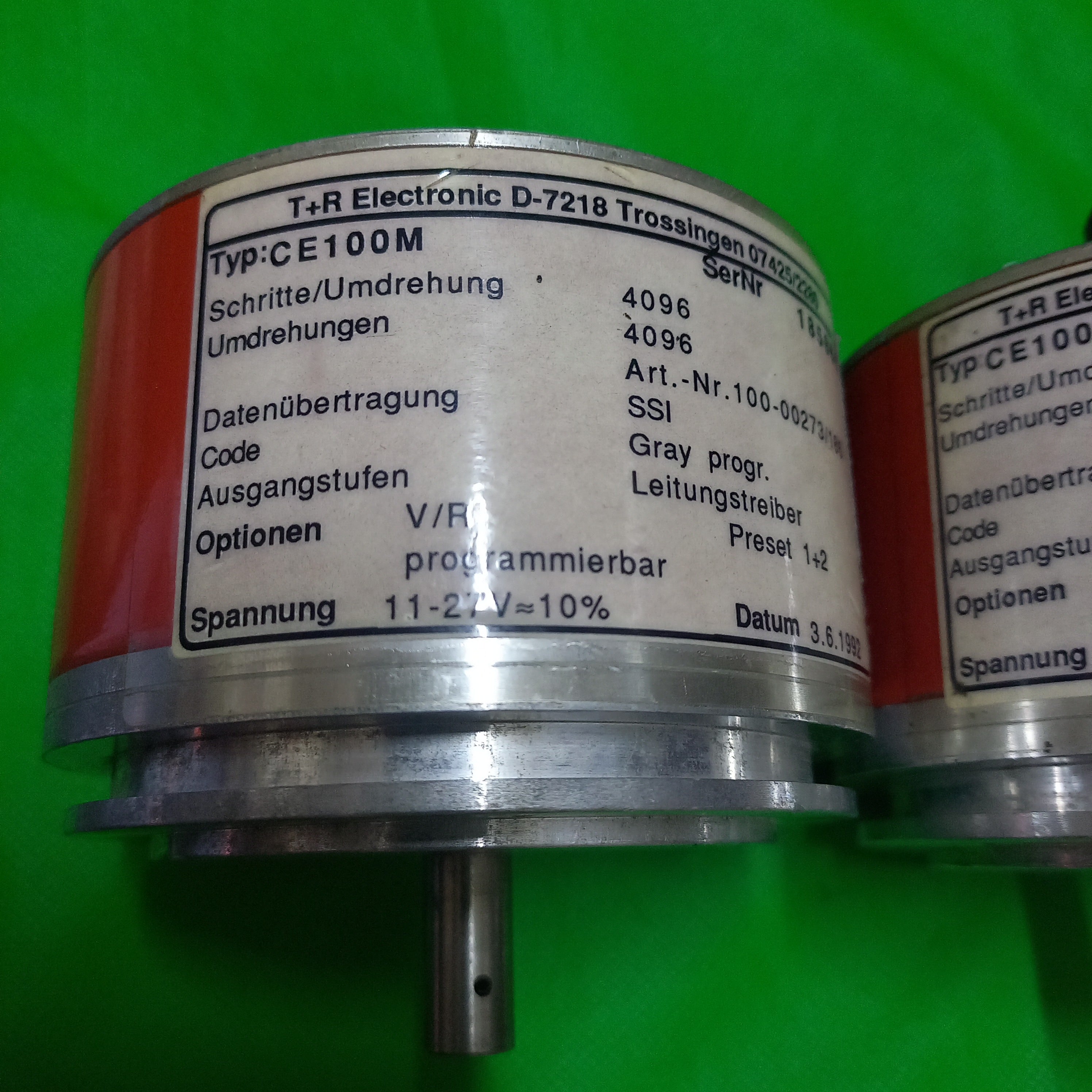 T+R Encoder Dubai CE-100-M CE-1OO-M CE 100M CE 1OOM CE100M Grey 100-00273/185
TRUE ABSOLUTE ENCODER.. Without BATTERY.. Absolute/Multi Turn-4096x4096/11-27Vdc/Shafted=14x23.75/ 
Steps / Revolution=4096 Revolutions: 4096; GRAY-SSI

