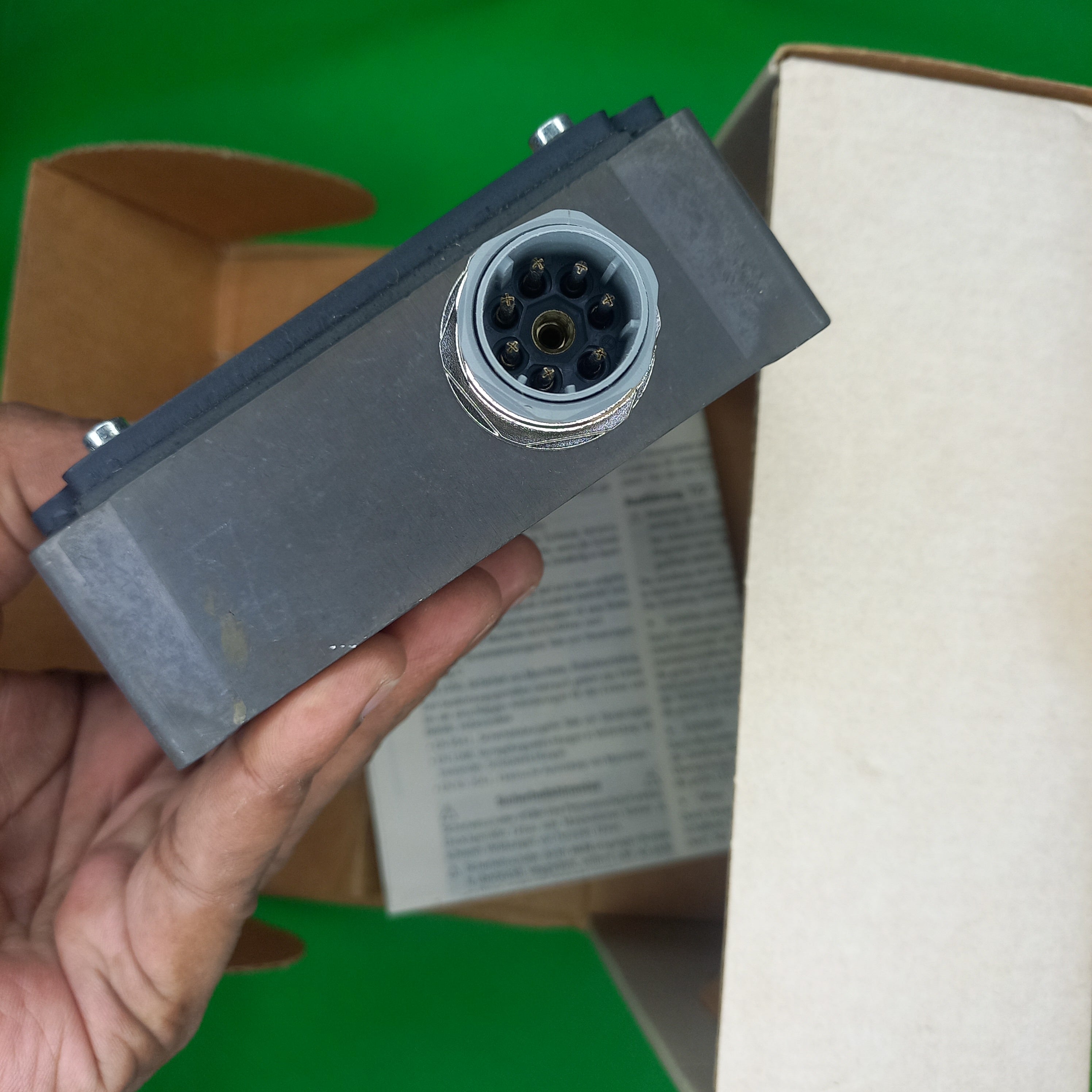 Connector with pins showing  for safety switch TZ1LE220SR6 (Order no. 046504)