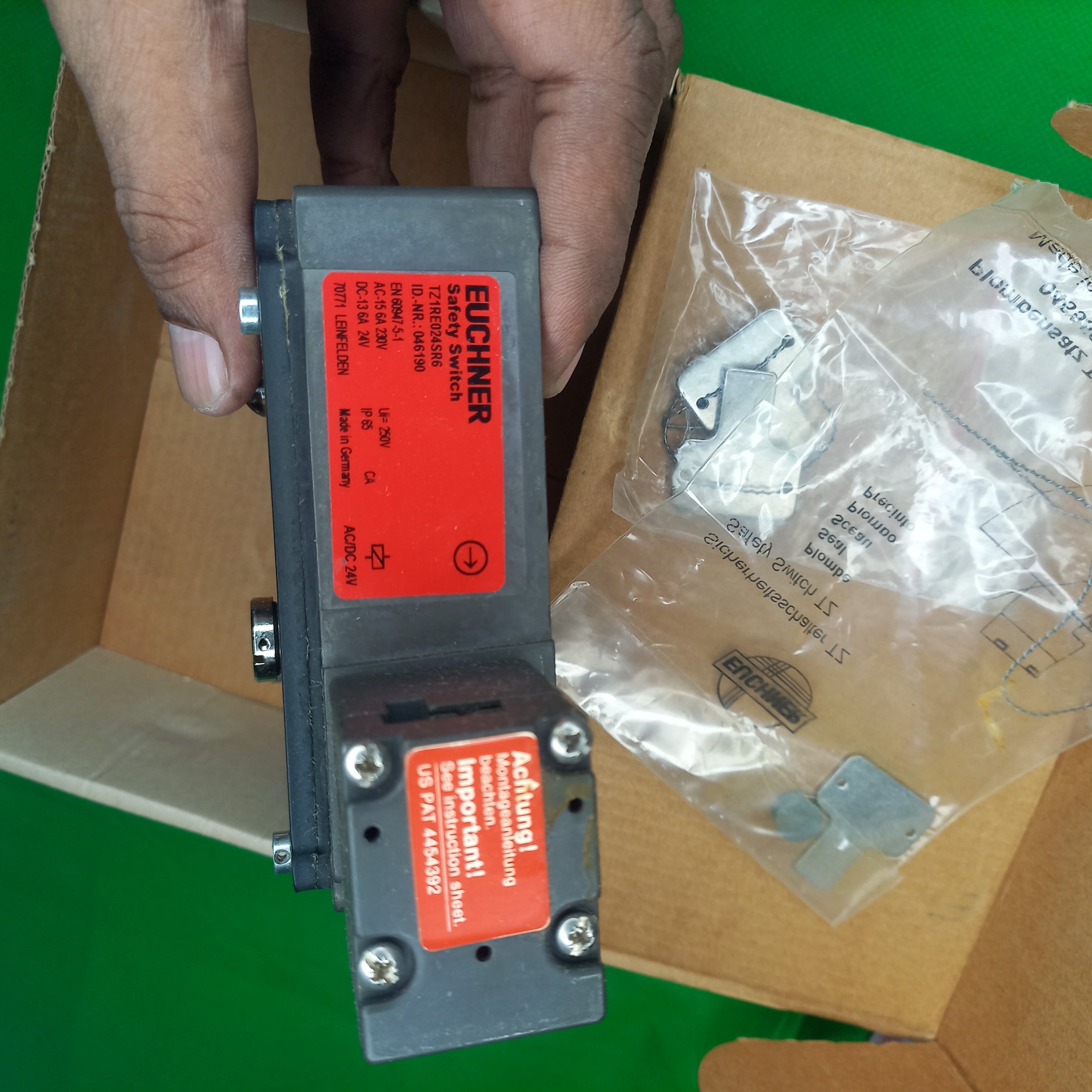 Specification sticker view of TZ1RE024SR6 (Orderno.046190