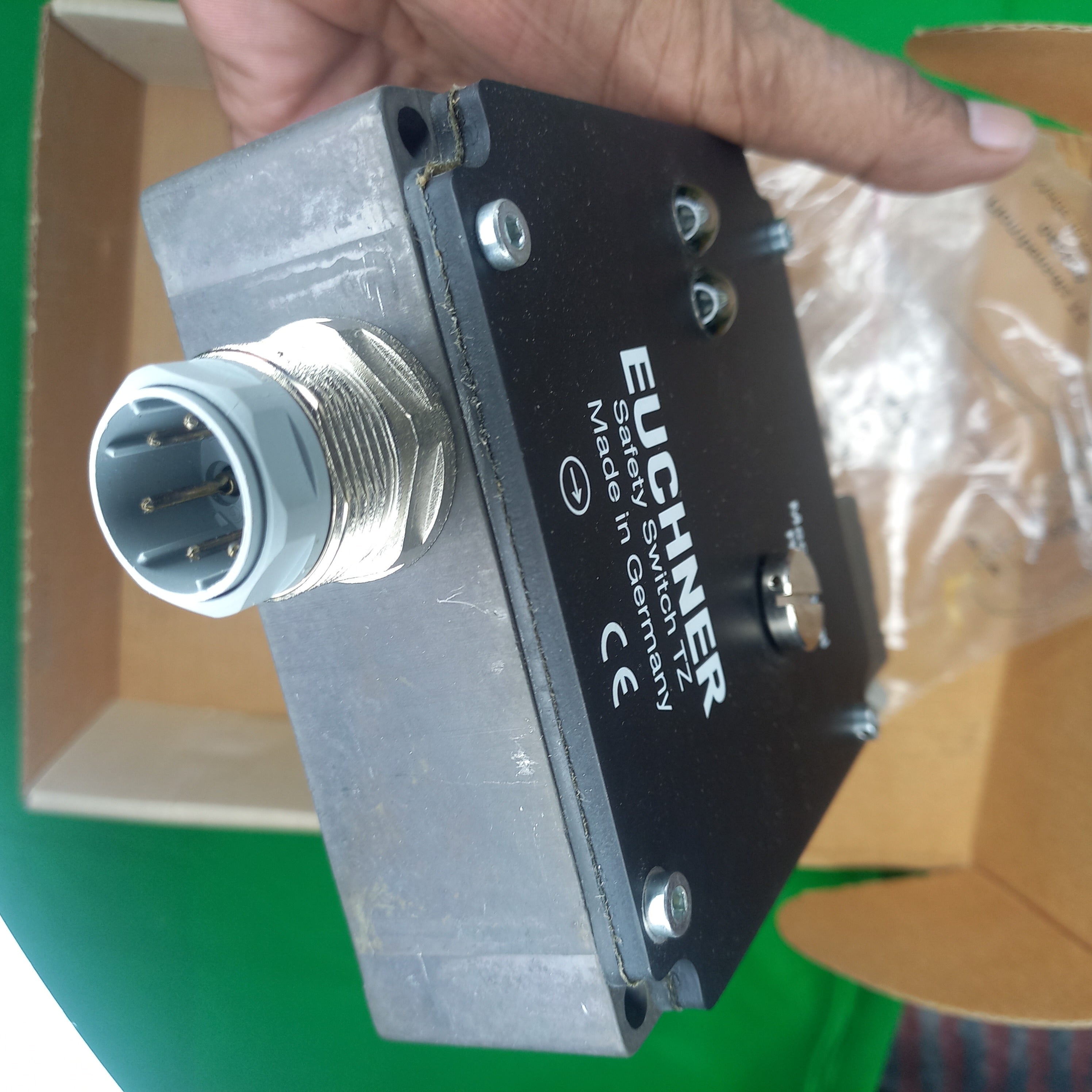 Connector for TZ1RE024SR6(Orderno.046190 inside pins and fixing view