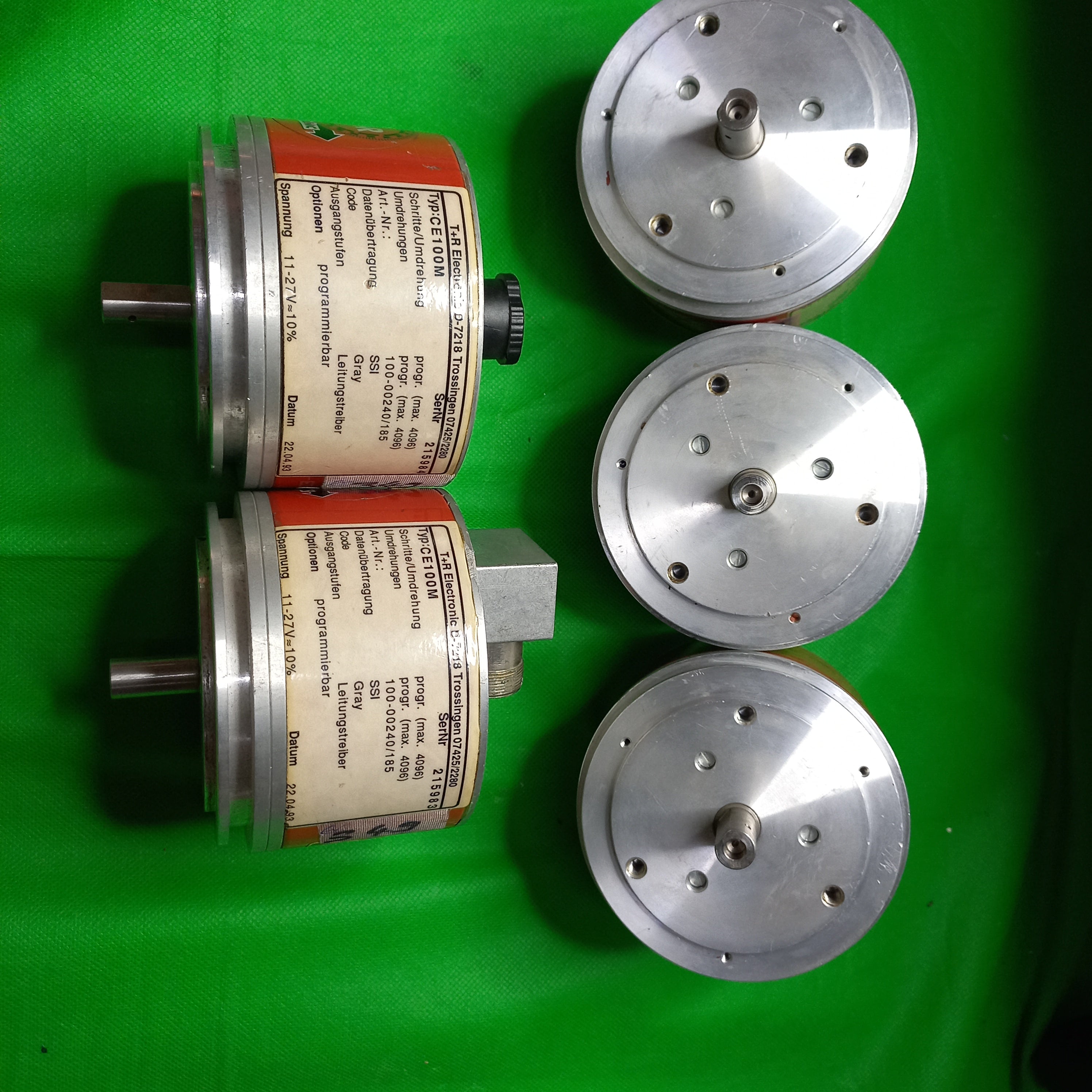 TRUE ABSOLUTE ENCODER.. Without BATTERY.. Absolute/Multi Turn-4096x4096/11-27Vdc/Shafted=14x23.75/ 
Steps / Revolution=4096 Revolutions: 4096; GRAY
