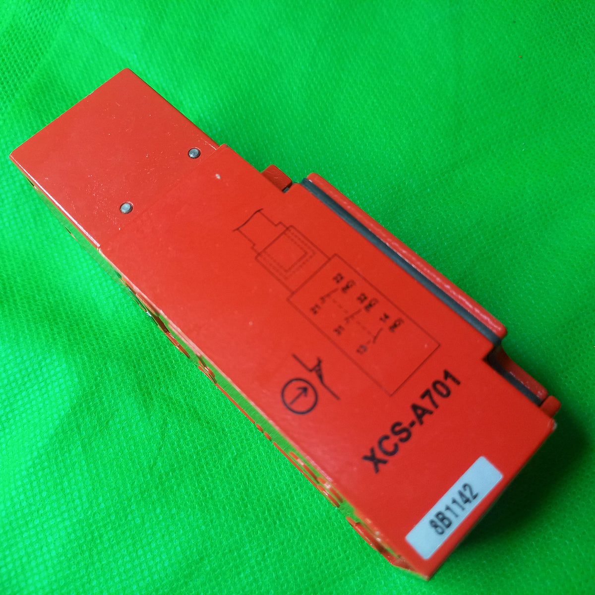 Side view with marking of X S-A701 ; XCSA701,&nbsp;Telemecanique Safety switches&nbsp;
XCS, metal XCSA, 2 NC + 1 NO, slow break,  