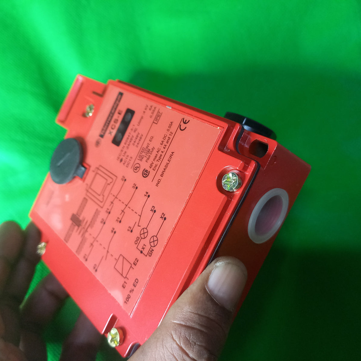 Front view of  XCSE 7311 XCS-E7311 24V,  Safety switch, Telemecanique Safety switches