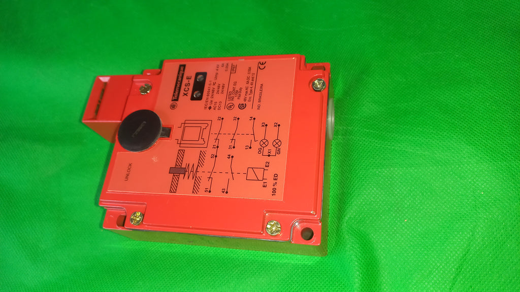 Connection diagram and other details printed on the sensor limit switch  XCSE 7311 XCS-E7311 24V,  Safety switch, Telemecanique Safety switches