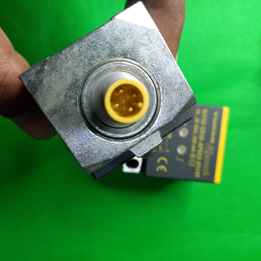 M12 connector 4 pin at Turck B15U-CK40-AP6X2-H1141