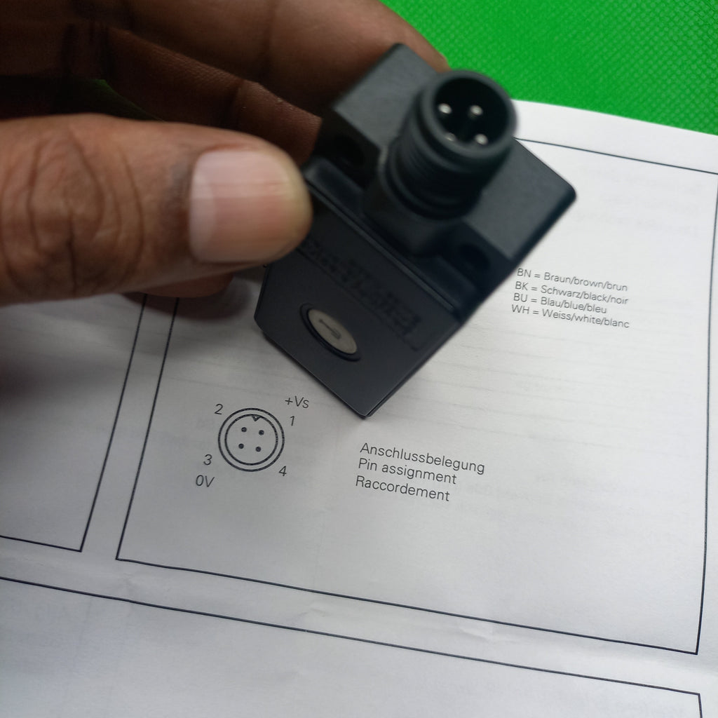 Connections for Baumer Ultrasonic through beam emitter USDK 30D9003/S14 Range: 0...700mm&nbsp;