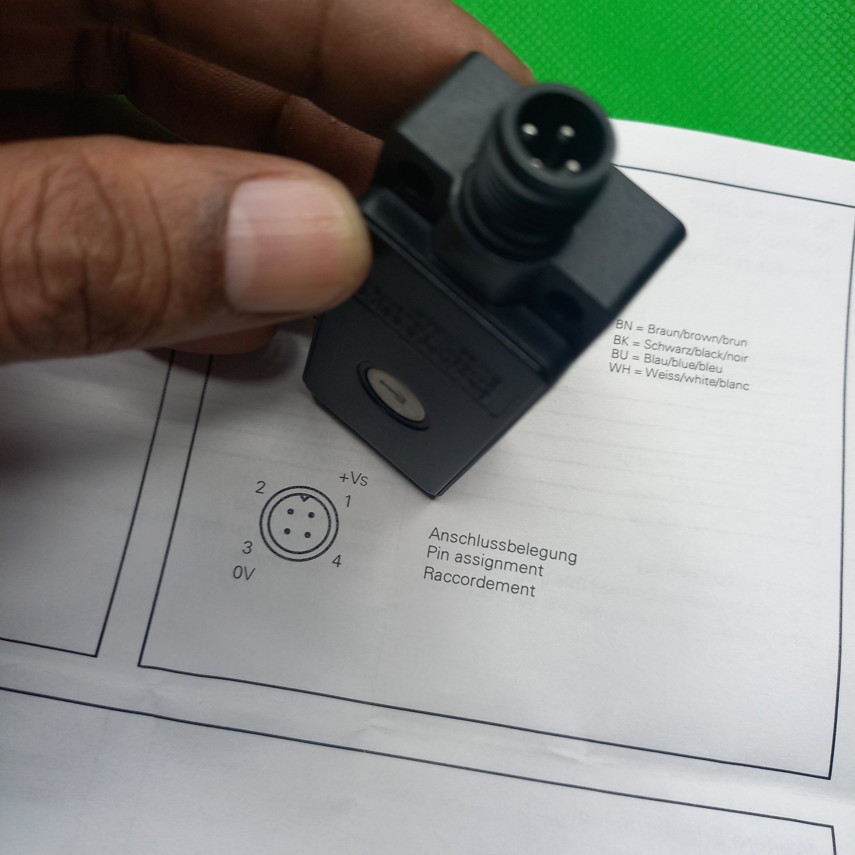 Connections for Baumer Ultrasonic through beam emitter USDK 30D9003/S14 Range: 0...700mm&nbsp;