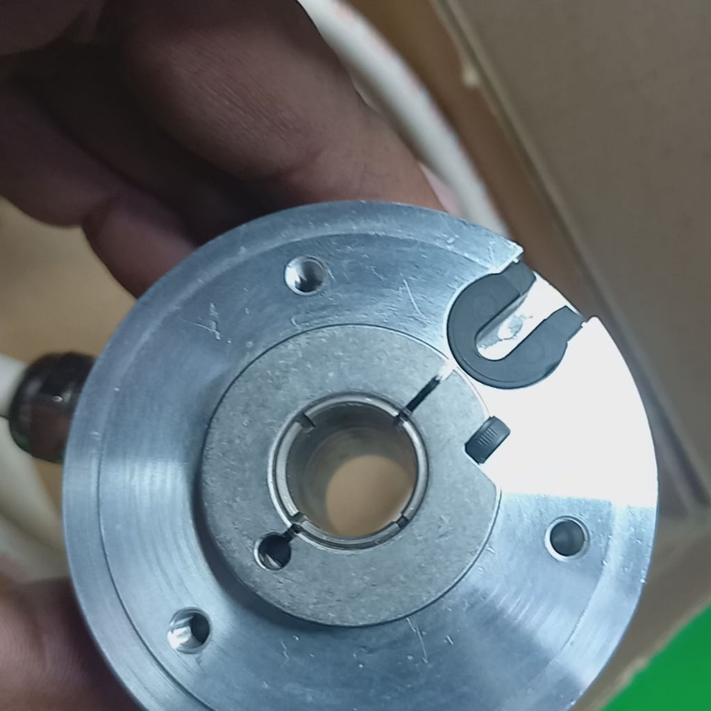 Hengstler RS58-D/ 2500A D.37RB, DC 5v, TTL RS422, 12mm Hollow Shaft, M23 Connector