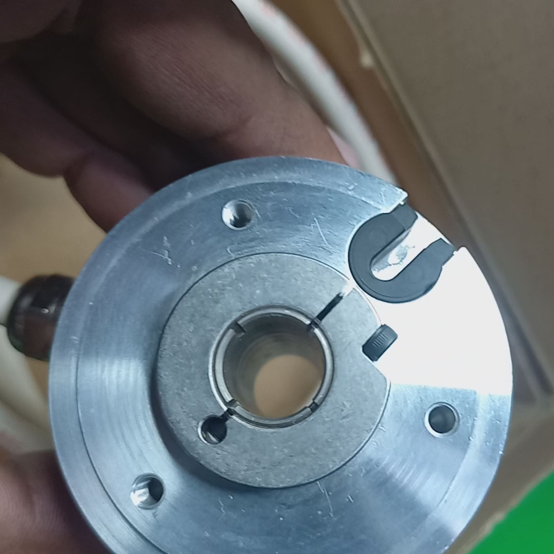 Hengstler RS58-D/ 2500A D.37RB, DC 5v, TTL RS422, 12mm Hollow Shaft, M23 Connector