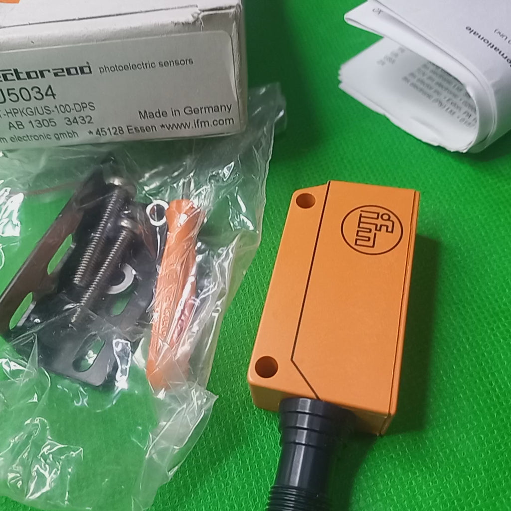 box conents of Diffuse reflection sensor OU 5034, OUTHPKG/US-100-DPS
