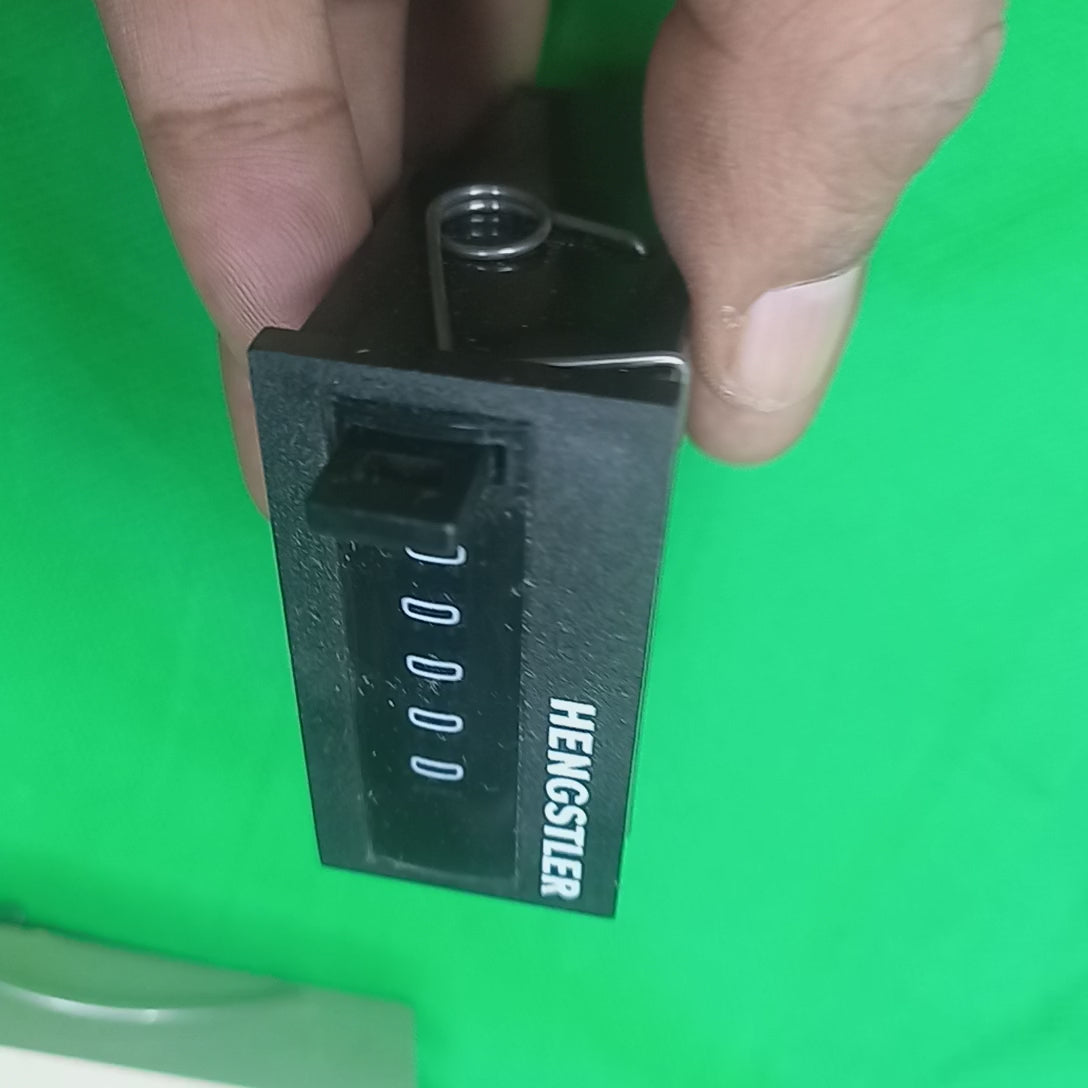 Video HENGSTLER Type 864-465
Totalizing Counters for Front Panel Mounting