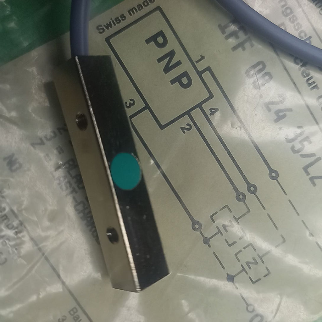Sensing face of PNP 1.5mm range rectangular sensor Rectangular  
Baumer IFF 08.24.35/L2