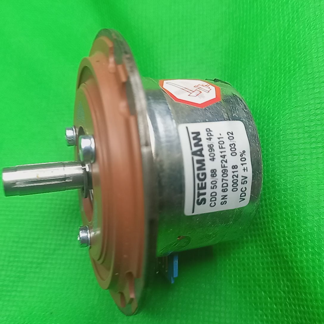 specification sticker and flange shaft showing Stegmann CDD506840964pp4PolePair