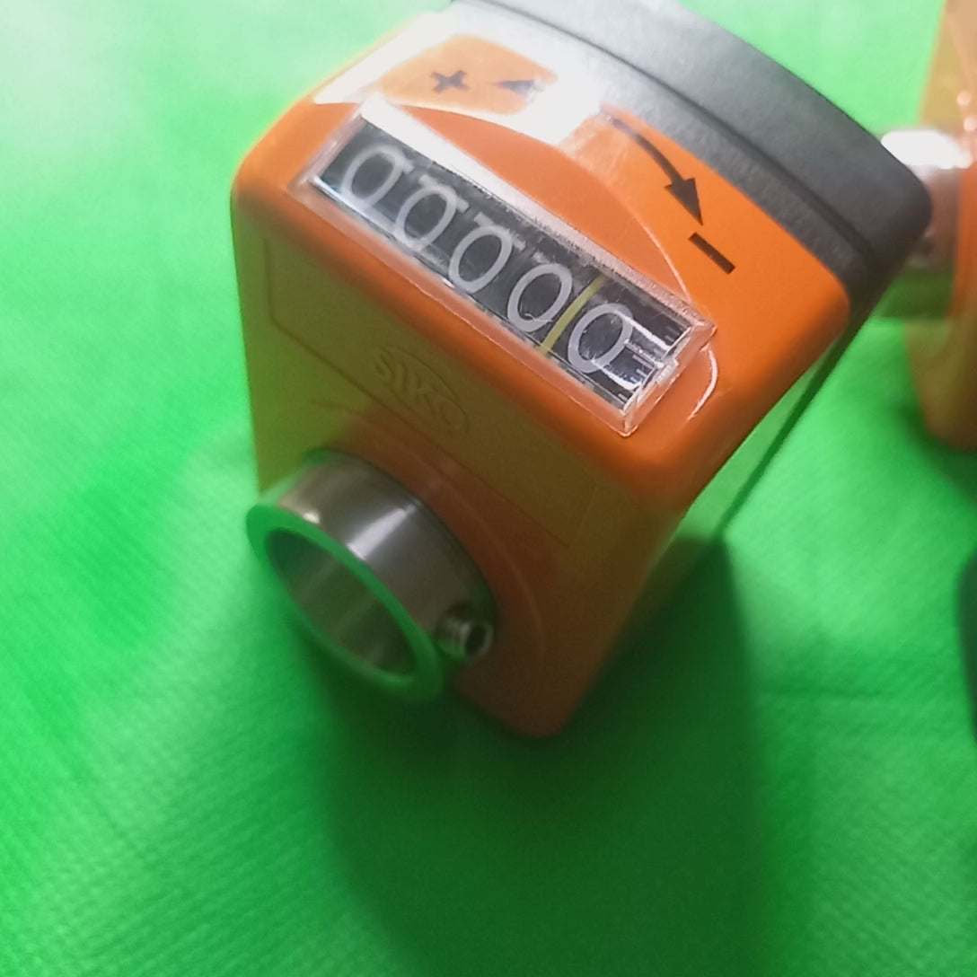 Video showing working of Counter clockise Order code e Version of siko Position indicator . when rotated CCW the count goes up 25; 
DA09S-02-25-1-e-20_CCW,MountPos=2, Incr/rev=25mm, in Counter Clockwise Direction, Decimal point =1, 20mmHollow 